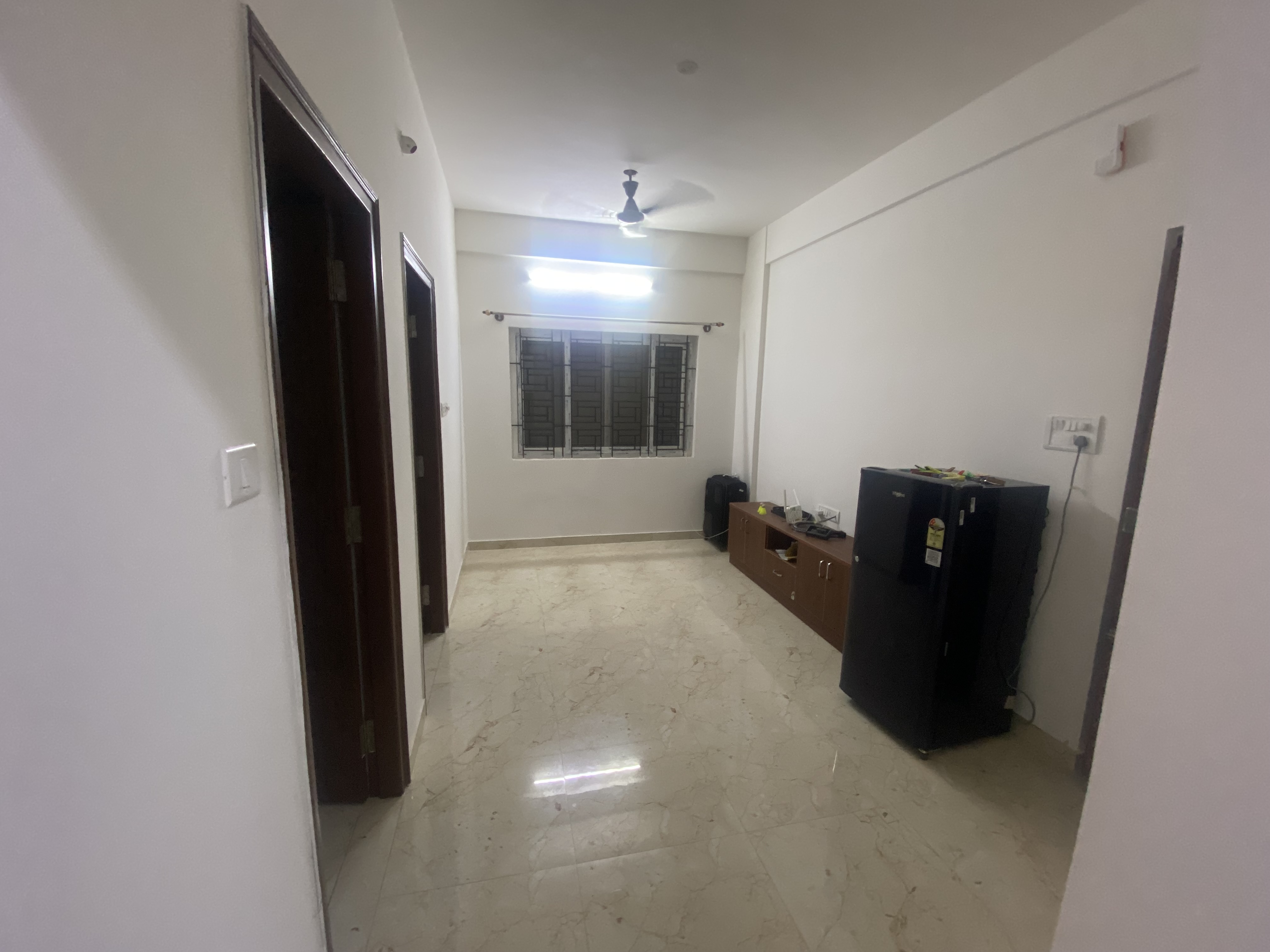 https://findmyroom-property-images-india.s3.ap-south-1.amazonaws.com/itwet-1691744271942-00712.jpeg