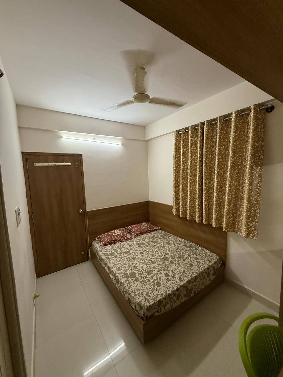 https://findmyroom-property-images-india.s3.ap-south-1.amazonaws.com/iuvqk-1765649741077-41035