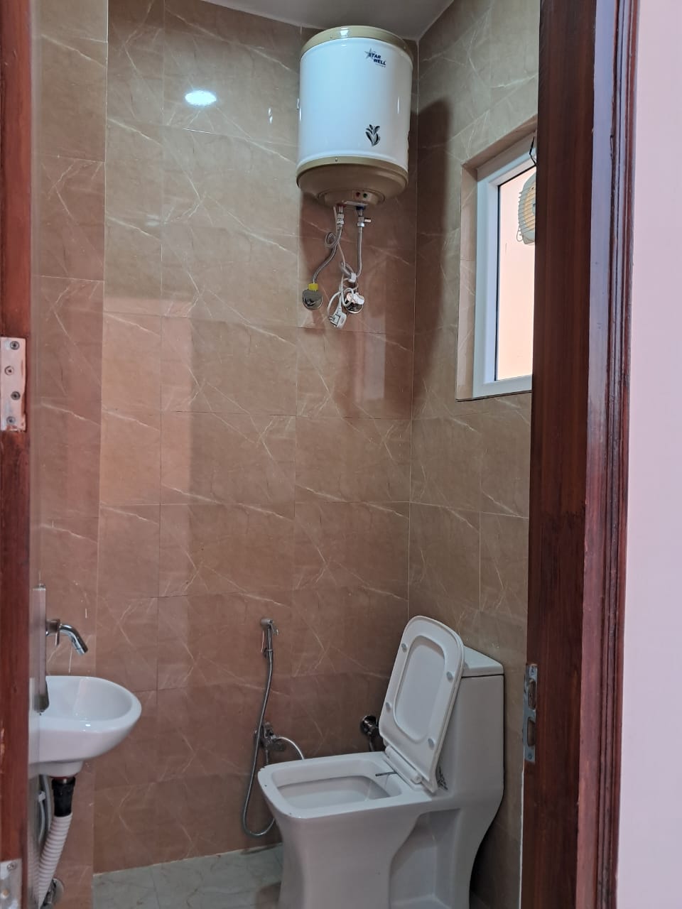 https://findmyroom-property-images-india.s3.ap-south-1.amazonaws.com/iwcfn-1760529256744-81730.jpeg