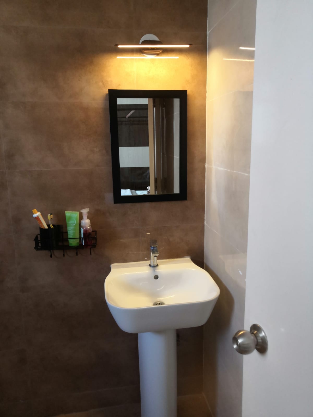 https://findmyroom-property-images-india.s3.ap-south-1.amazonaws.com/jhcic-1708958944391-15381.jpeg