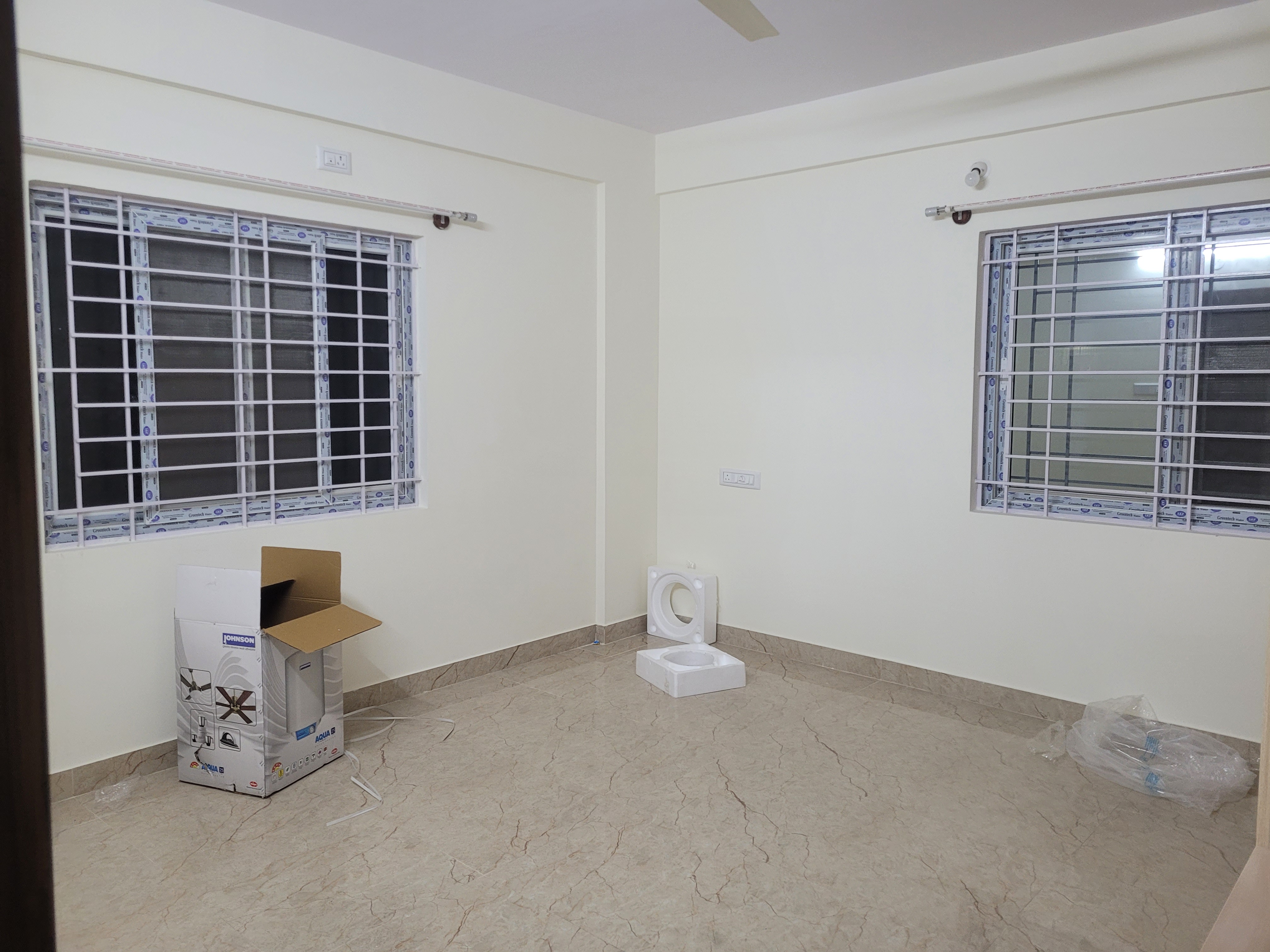 https://findmyroom-property-images-india.s3.ap-south-1.amazonaws.com/jlugo-1719176110125-41280.jpg