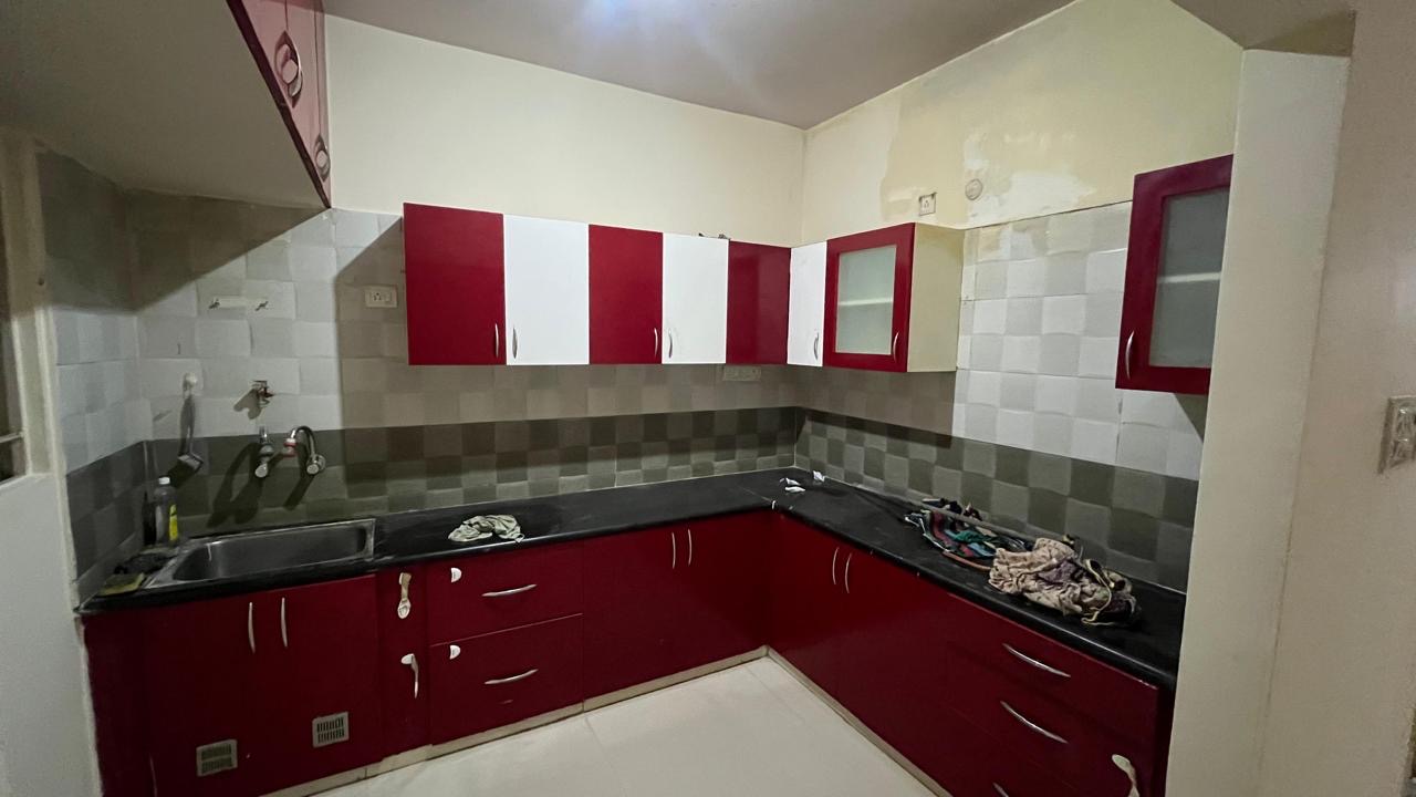 https://findmyroom-property-images-india.s3.ap-south-1.amazonaws.com/jmblz-1748763594393-31210.jpeg