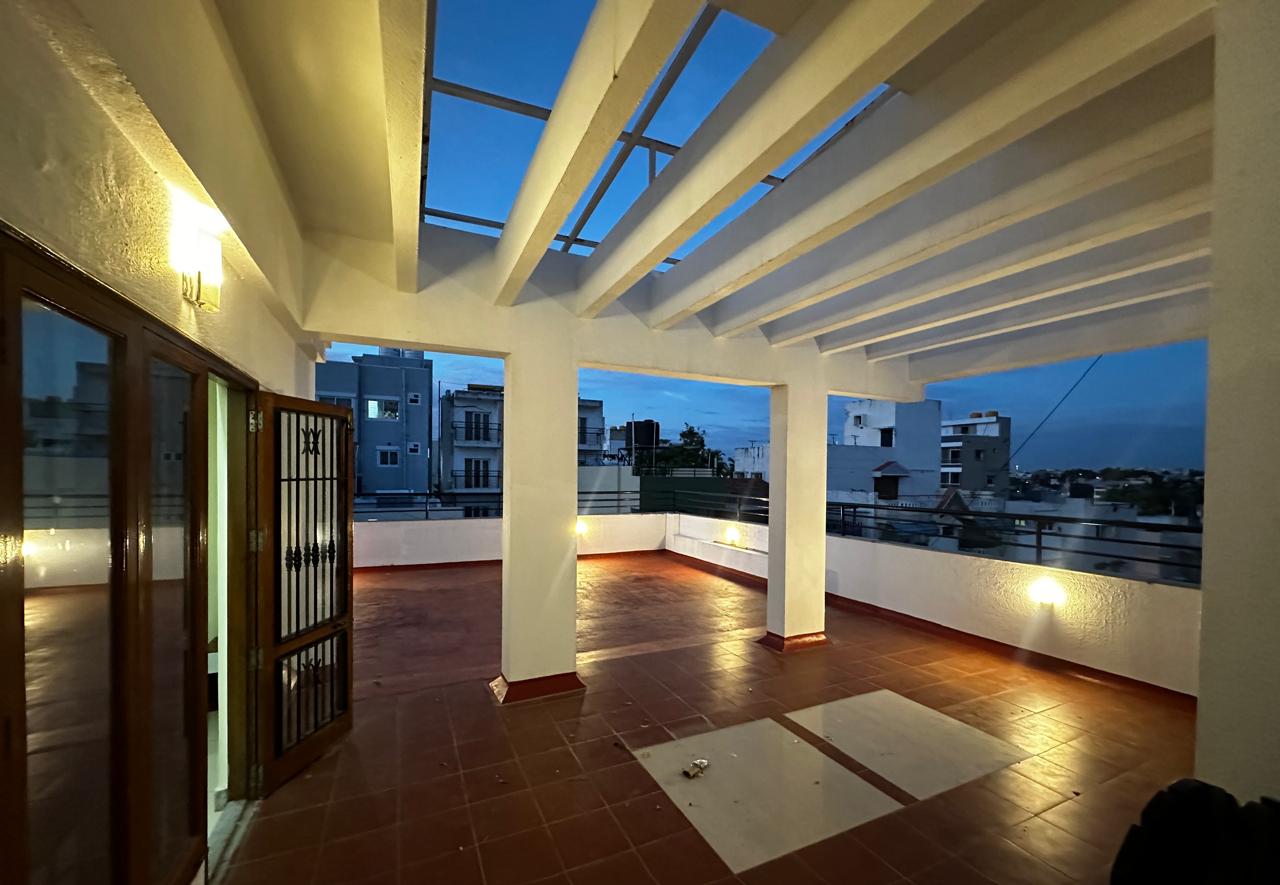 https://findmyroom-property-images-india.s3.ap-south-1.amazonaws.com/jmijd-1732898940466-37462.jpg
