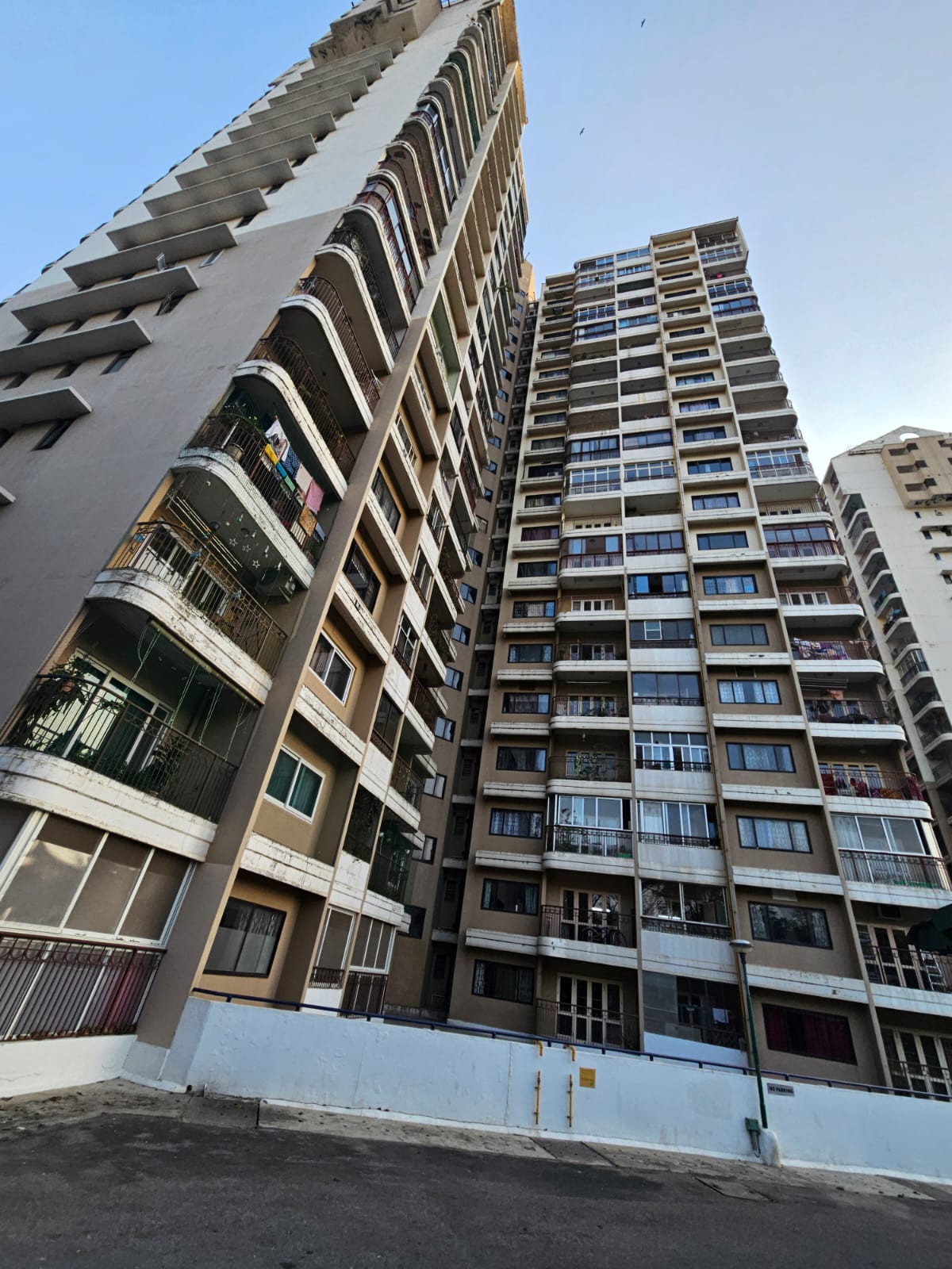 https://findmyroom-property-images-india.s3.ap-south-1.amazonaws.com/jptbm-1746823139805-40516.jpg