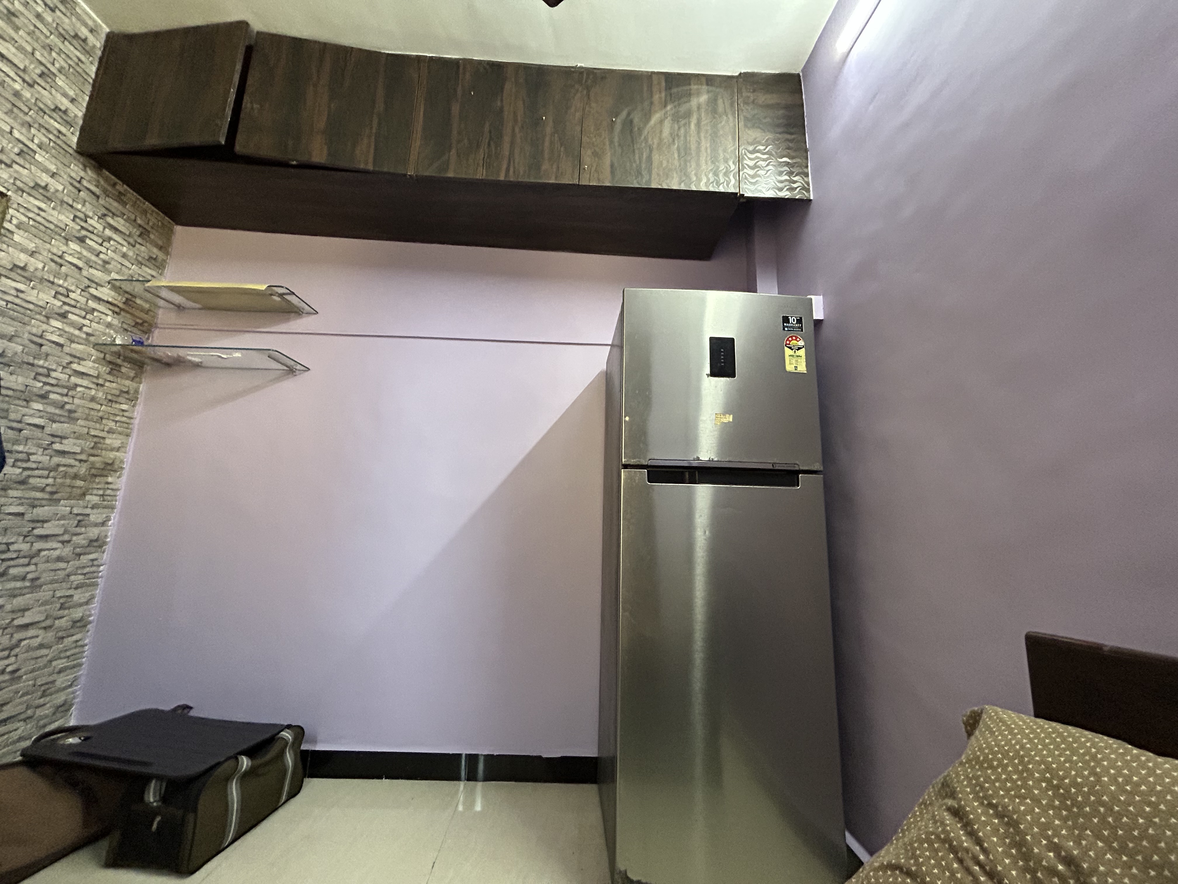 https://findmyroom-property-images-india.s3.ap-south-1.amazonaws.com/jsxsl-1711173587379-40157.jpeg