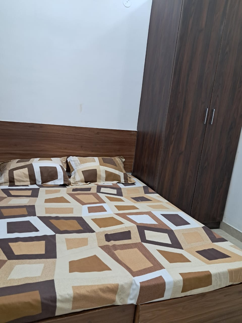 https://findmyroom-property-images-india.s3.ap-south-1.amazonaws.com/kageu-1760529256746-45287.jpeg