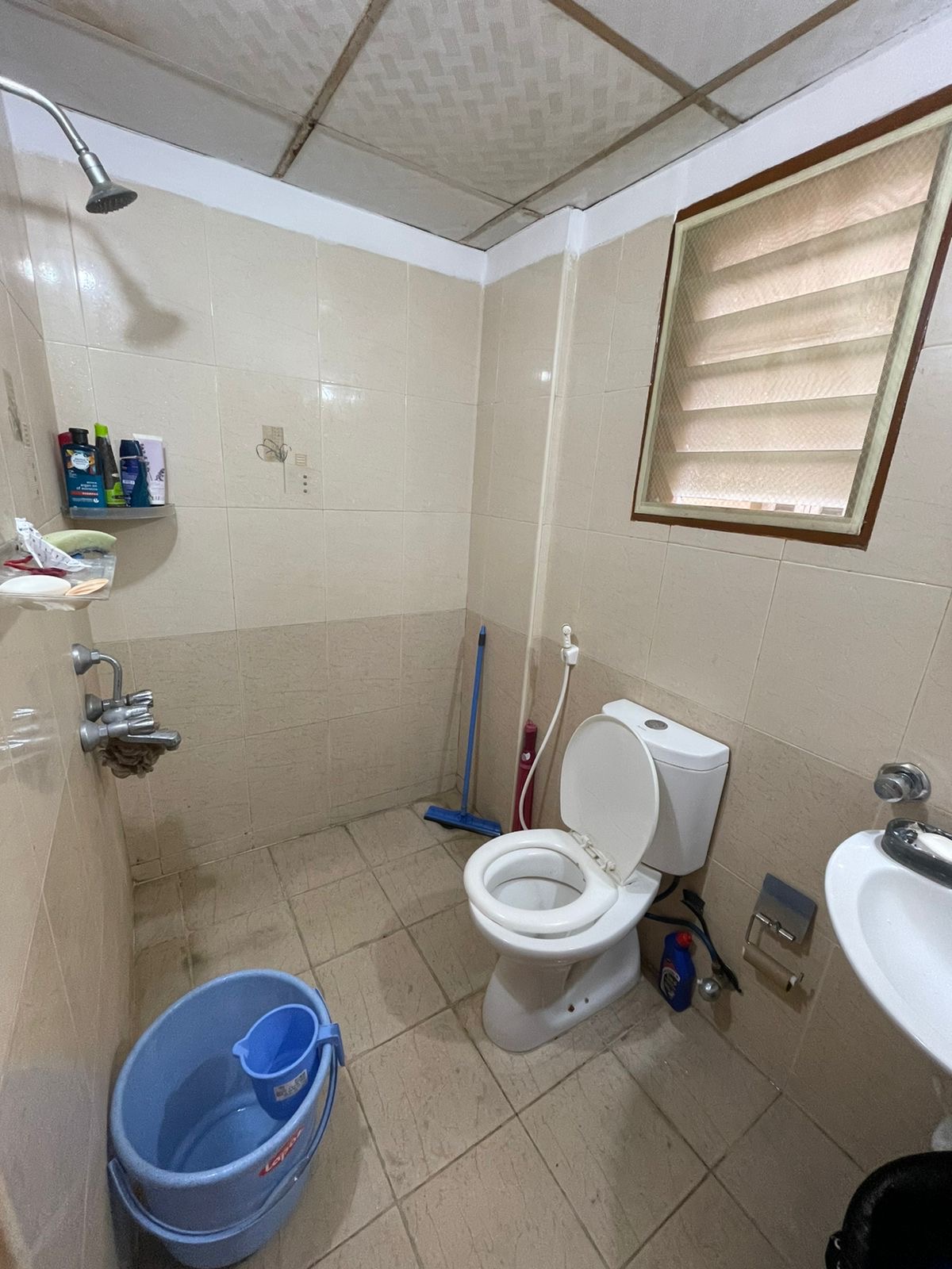 https://findmyroom-property-images-india.s3.ap-south-1.amazonaws.com/kixcs-1720253477901-58305.JPG
