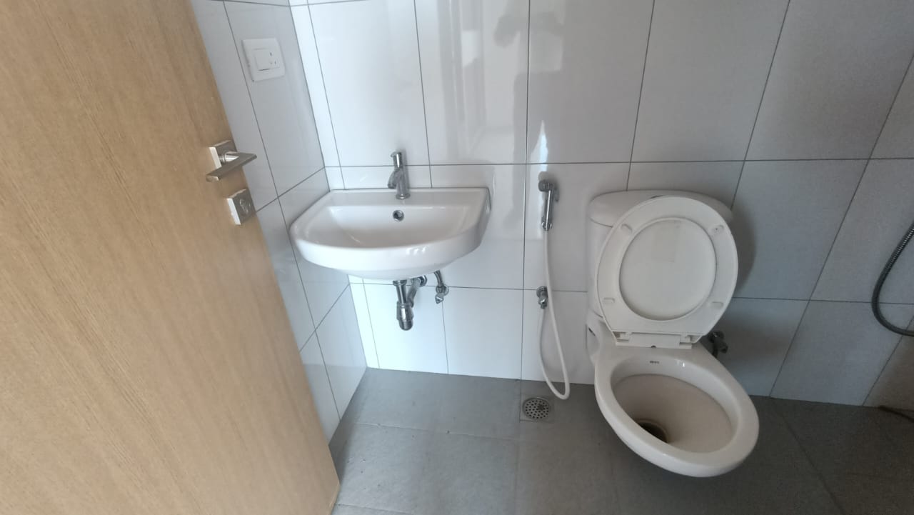 https://findmyroom-property-images-india.s3.ap-south-1.amazonaws.com/kjkub-1713015295998-23422.jpg