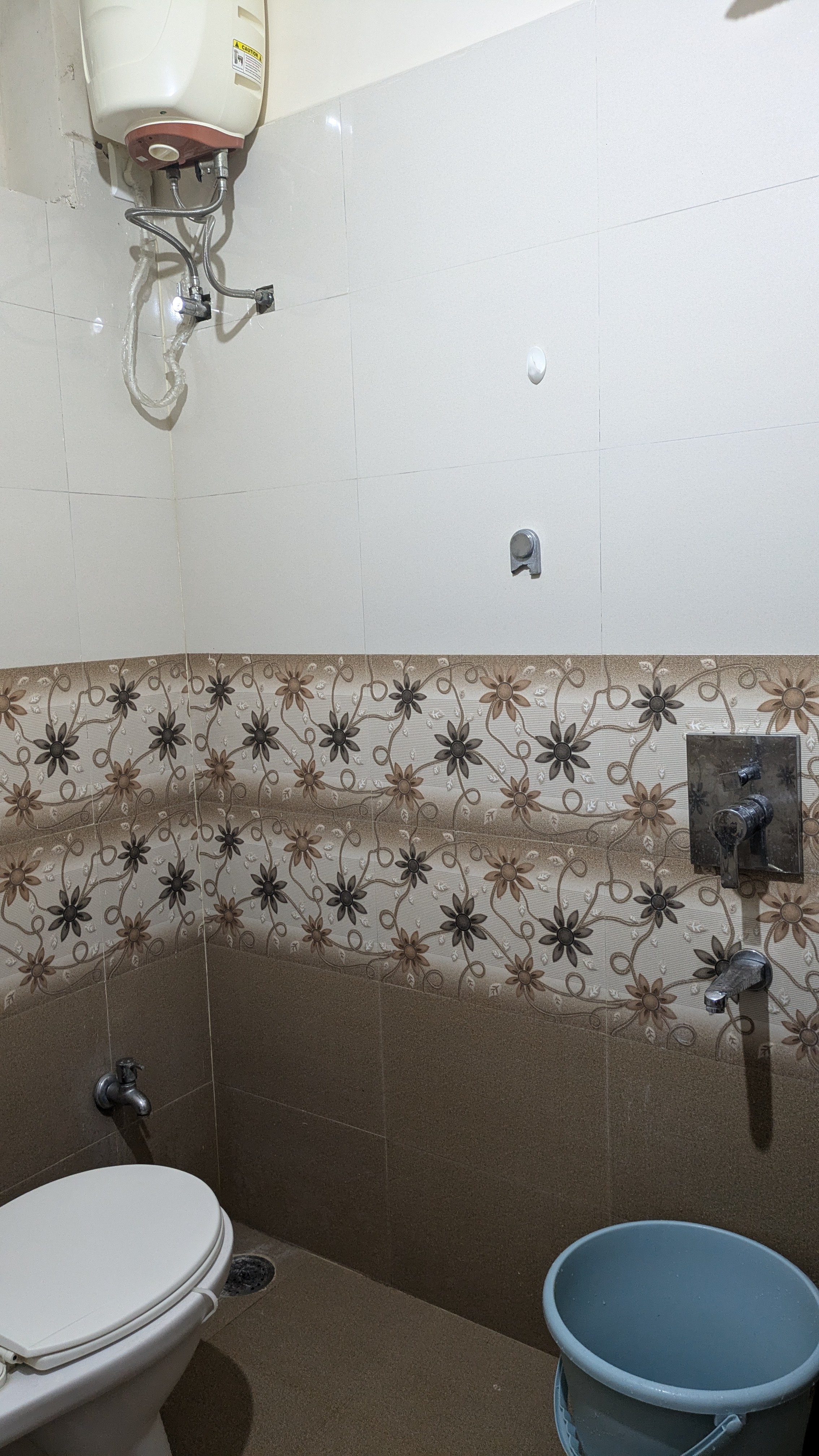 https://findmyroom-property-images-india.s3.ap-south-1.amazonaws.com/kkklz-1726262514442-55874.jpg