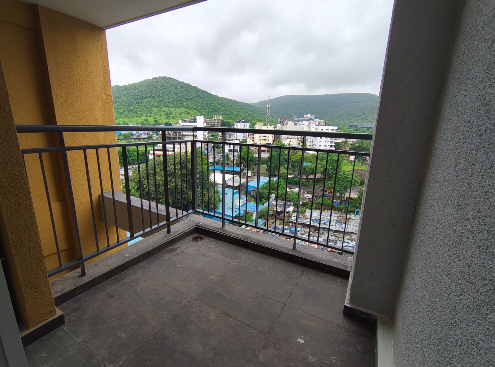 https://findmyroom-property-images-india.s3.ap-south-1.amazonaws.com/kmcxb-1759119346313-66186.jpg