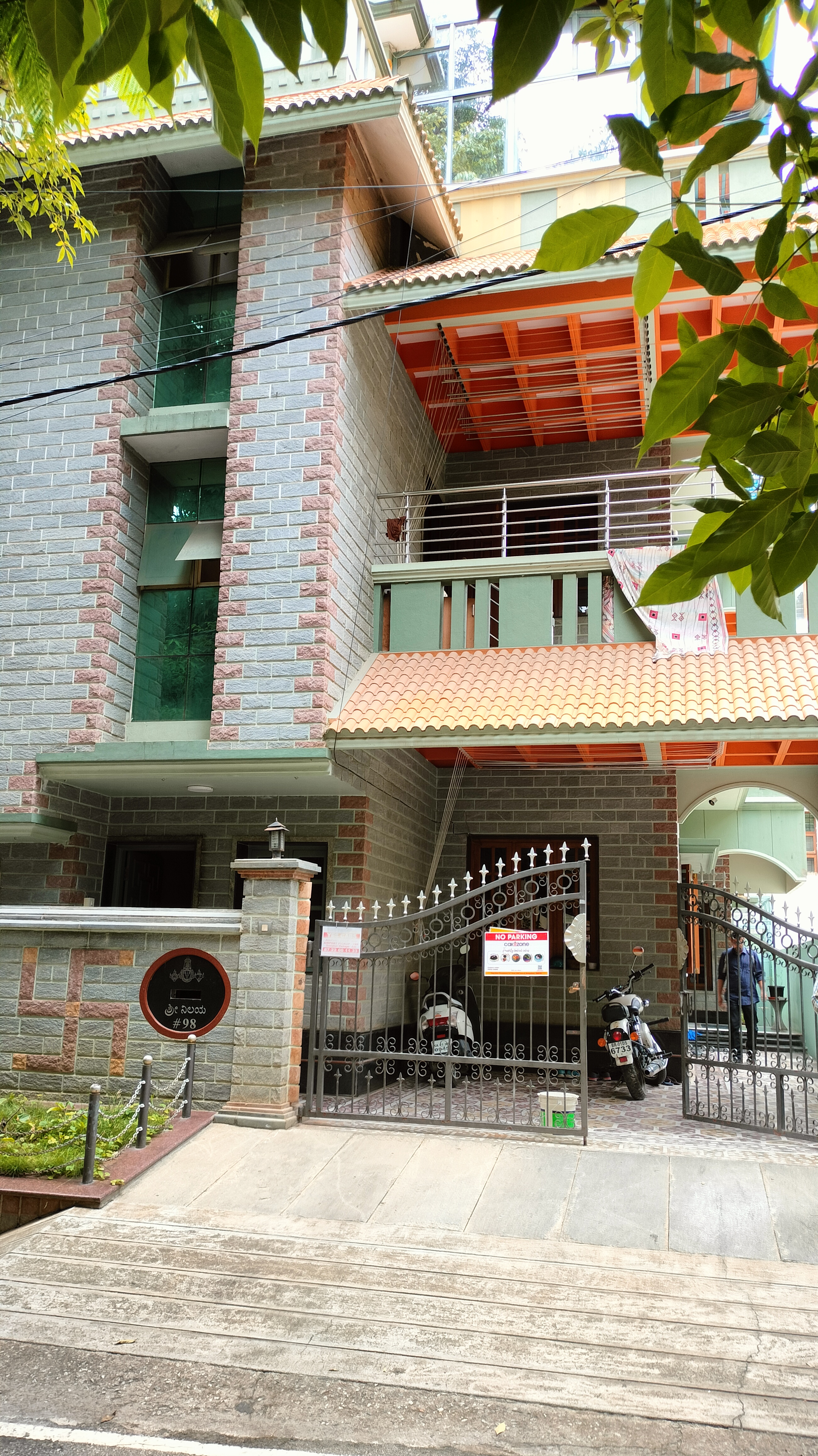 https://findmyroom-property-images-india.s3.ap-south-1.amazonaws.com/knhfl-1693933436826-63717.jpg