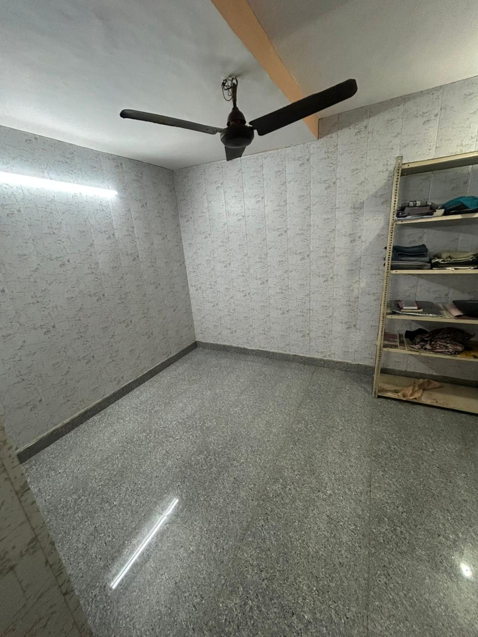 https://findmyroom-property-images-india.s3.ap-south-1.amazonaws.com/knnzy-1759342752099-35326.jpeg