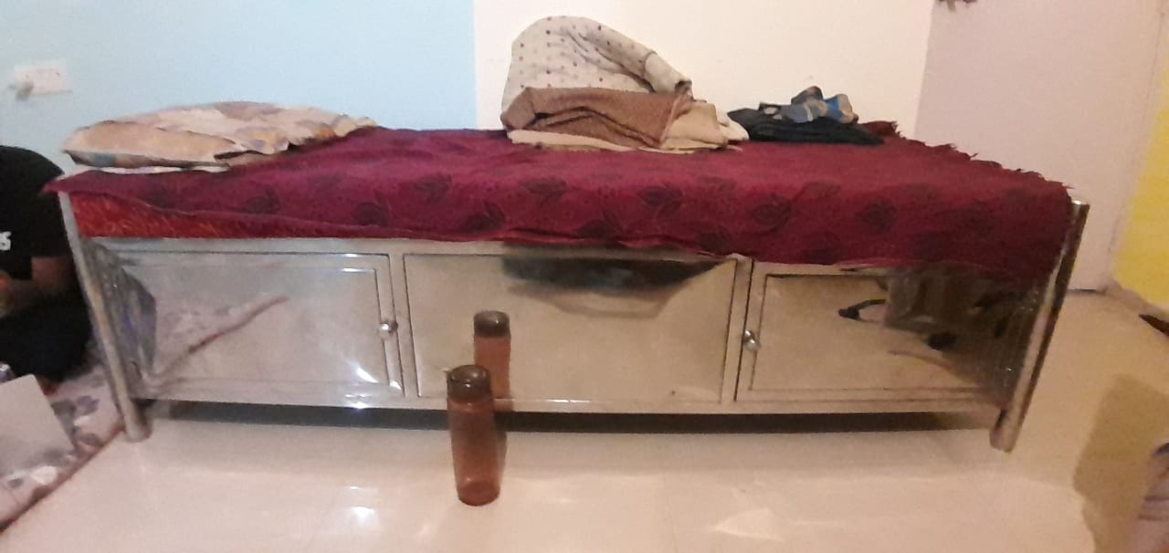 https://findmyroom-property-images-india.s3.ap-south-1.amazonaws.com/krmcp-1733742277654-75845.jpeg