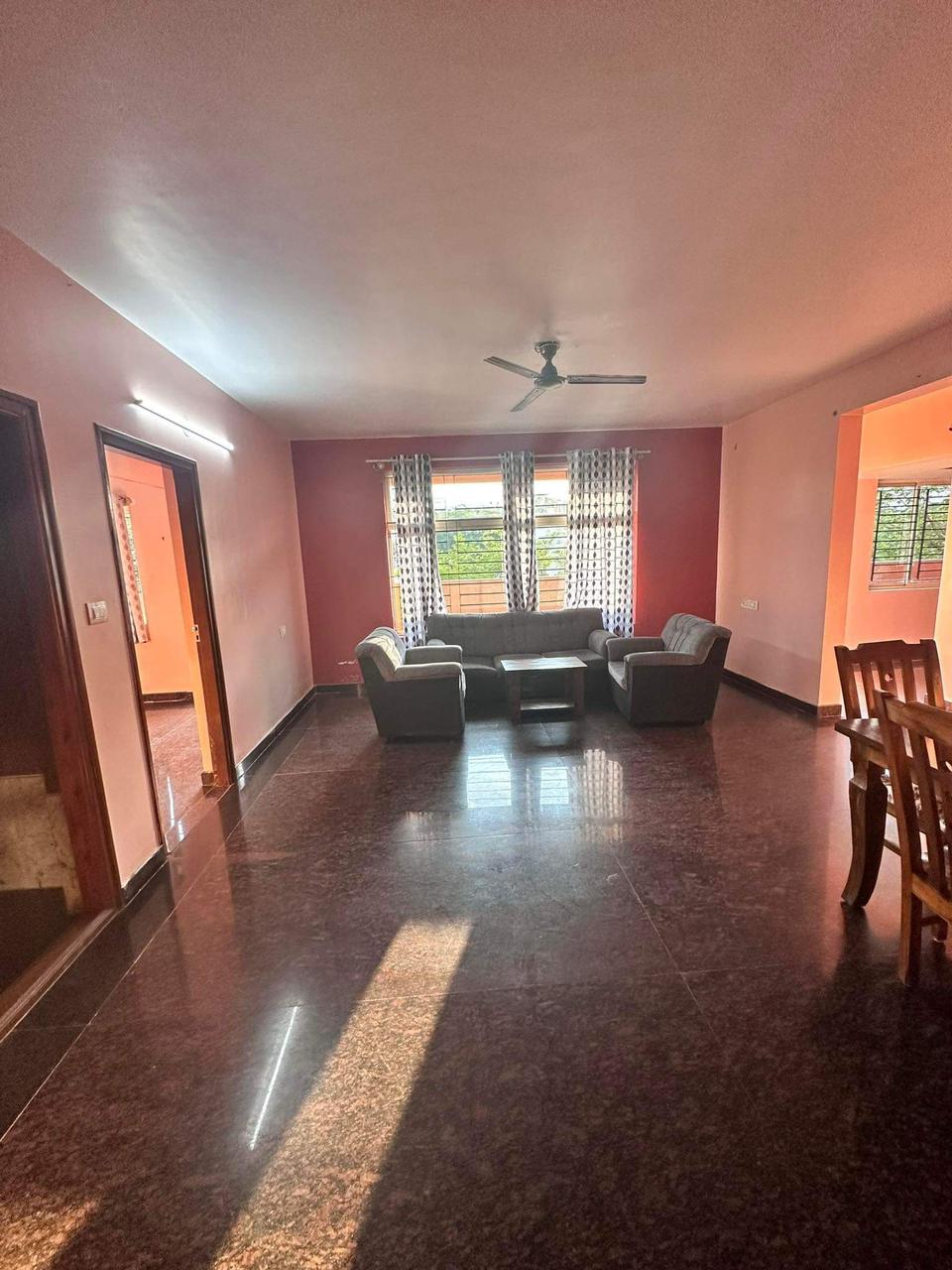 https://findmyroom-property-images-india.s3.ap-south-1.amazonaws.com/ktheq-1709038451126-35520.jpg