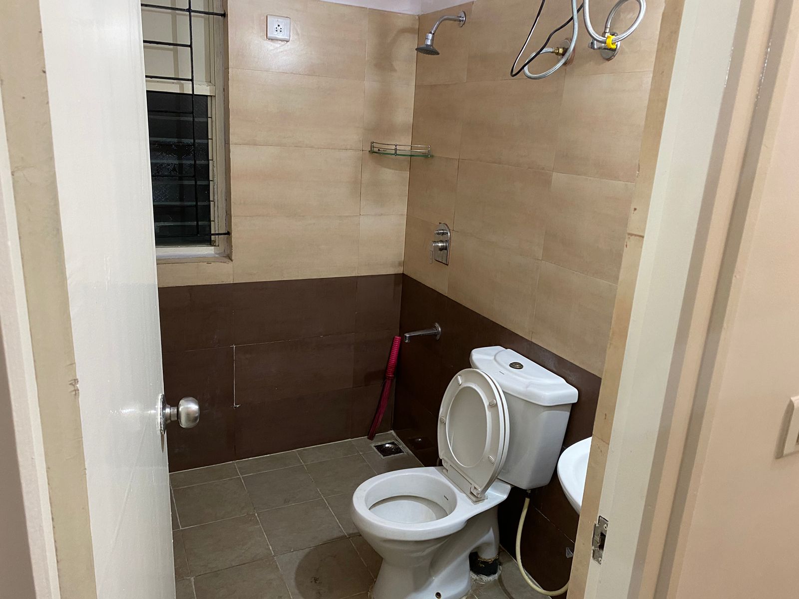 https://findmyroom-property-images-india.s3.ap-south-1.amazonaws.com/kwiva-1687840241755-57381.jpg