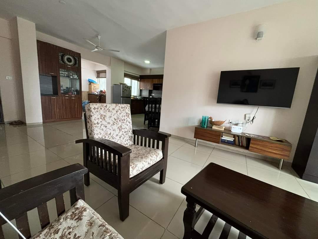 https://findmyroom-property-images-india.s3.ap-south-1.amazonaws.com/kzhmw-1740289040080-42686.jpg