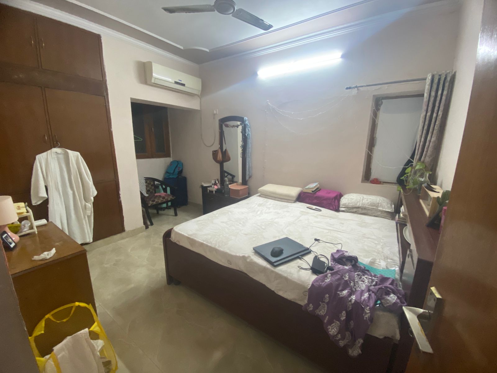 https://findmyroom-property-images-india.s3.ap-south-1.amazonaws.com/lbpgf-1732384455762-72745.jpeg