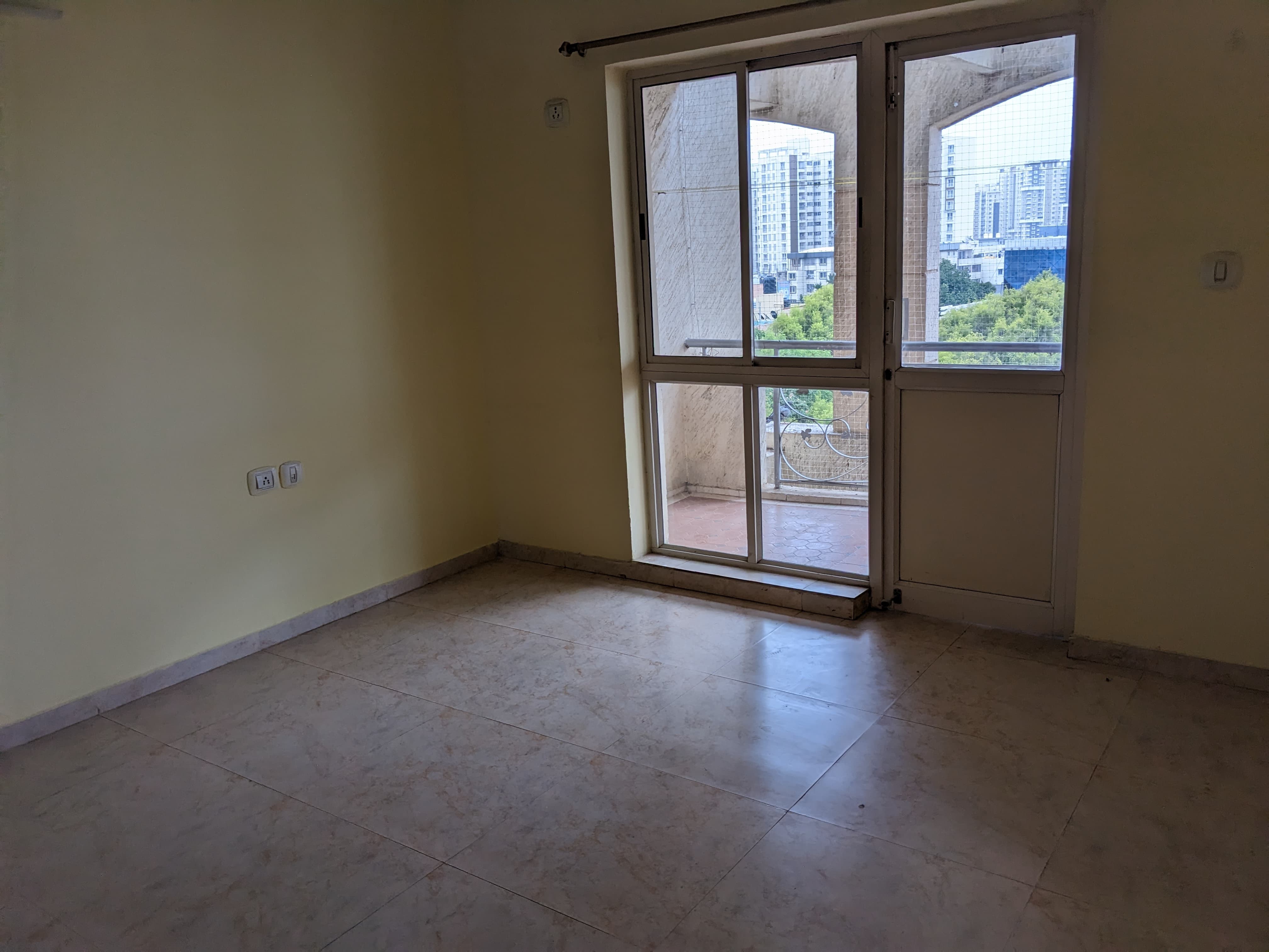 https://findmyroom-property-images-india.s3.ap-south-1.amazonaws.com/ldqkn-1740132758516-38753.jpg