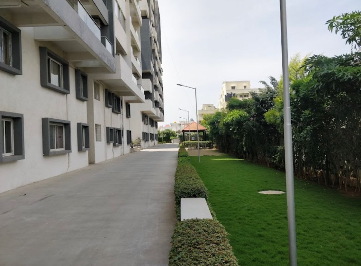 https://findmyroom-property-images-india.s3.ap-south-1.amazonaws.com/lefas-1685105969772-60182.jpg