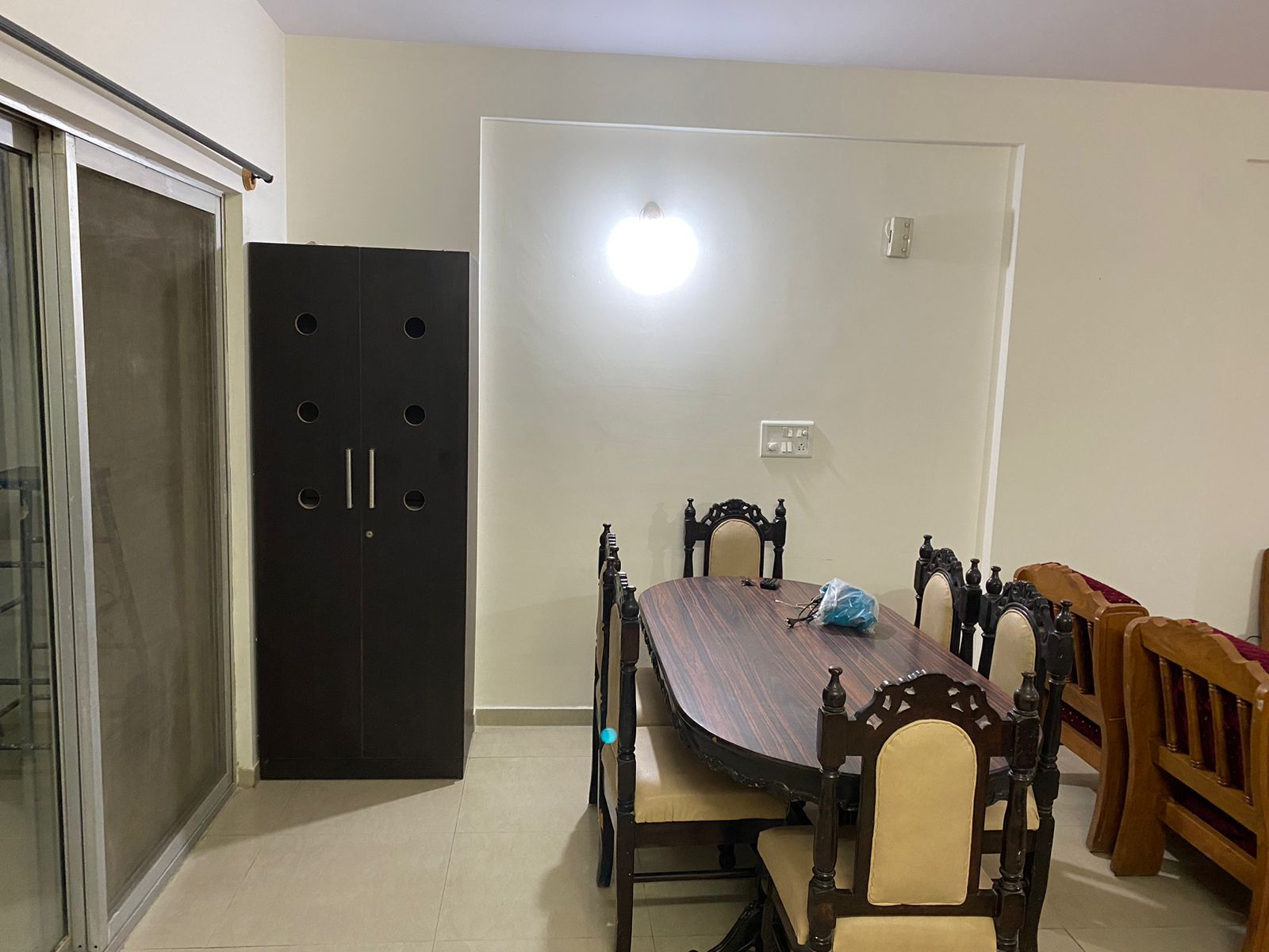 https://findmyroom-property-images-india.s3.ap-south-1.amazonaws.com/leuuy-1687840241729-02178.jpg