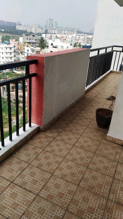 https://findmyroom-property-images-india.s3.ap-south-1.amazonaws.com/lfbtr-1704297878941-20215.jpeg