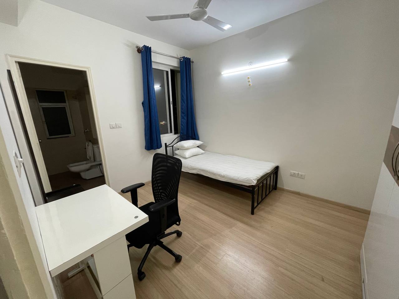 https://findmyroom-property-images-india.s3.ap-south-1.amazonaws.com/lhbyw-1689708967637-06205.jpg