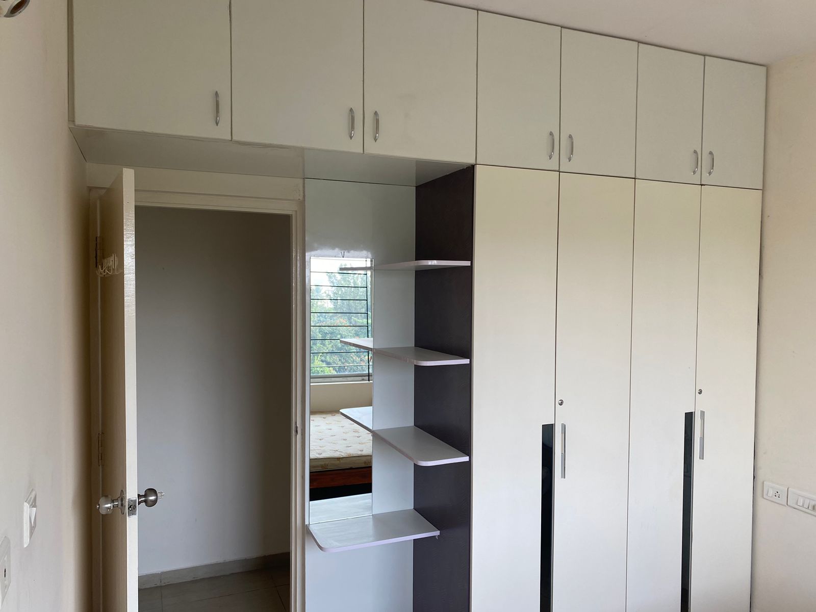 https://findmyroom-property-images-india.s3.ap-south-1.amazonaws.com/ljsth-1687840241757-86543.jpg