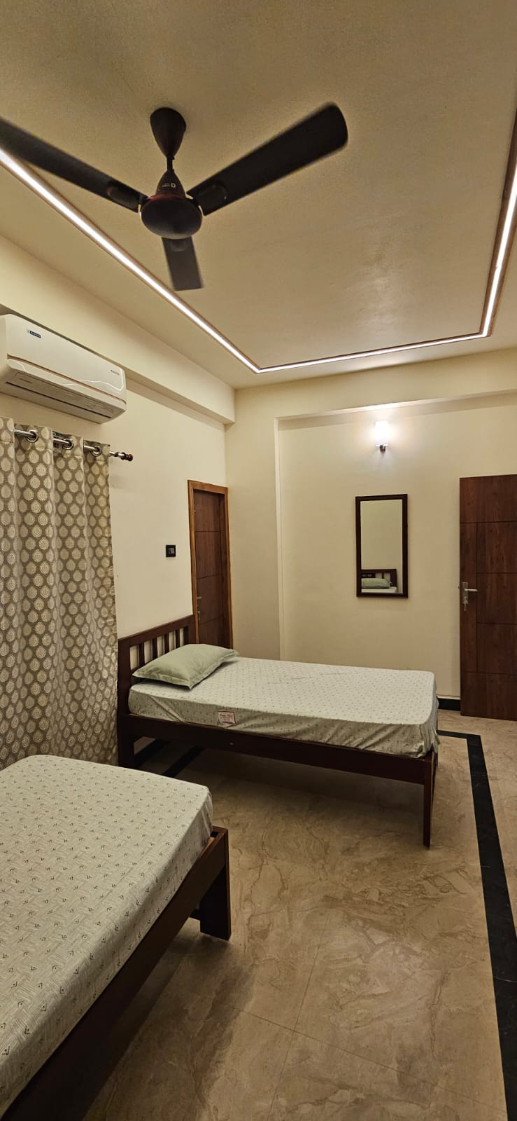 https://findmyroom-property-images-india.s3.ap-south-1.amazonaws.com/lmprc-1758710856227-73500.jpg