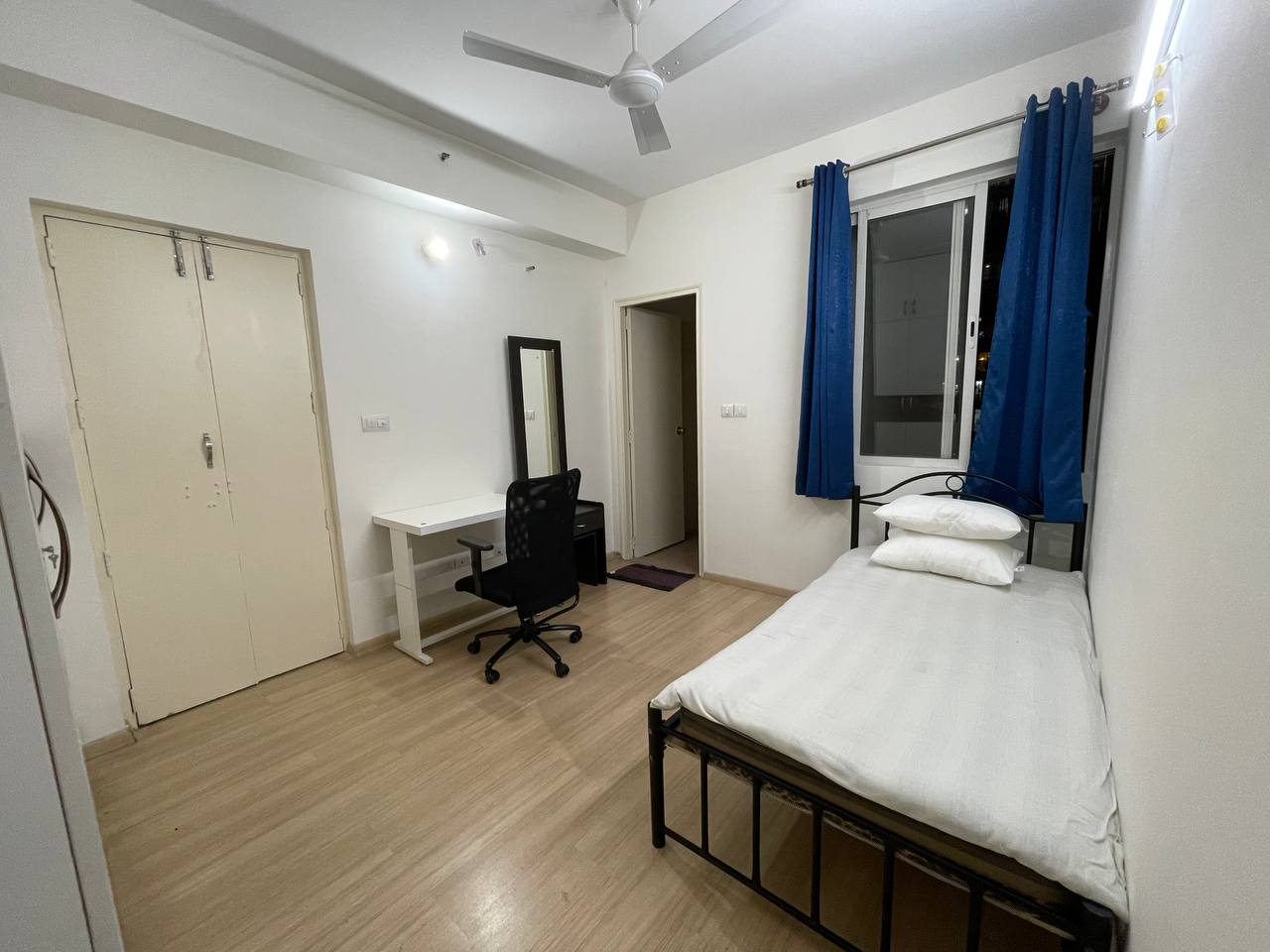 https://findmyroom-property-images-india.s3.ap-south-1.amazonaws.com/lmtka-1689708967636-23338.jpg