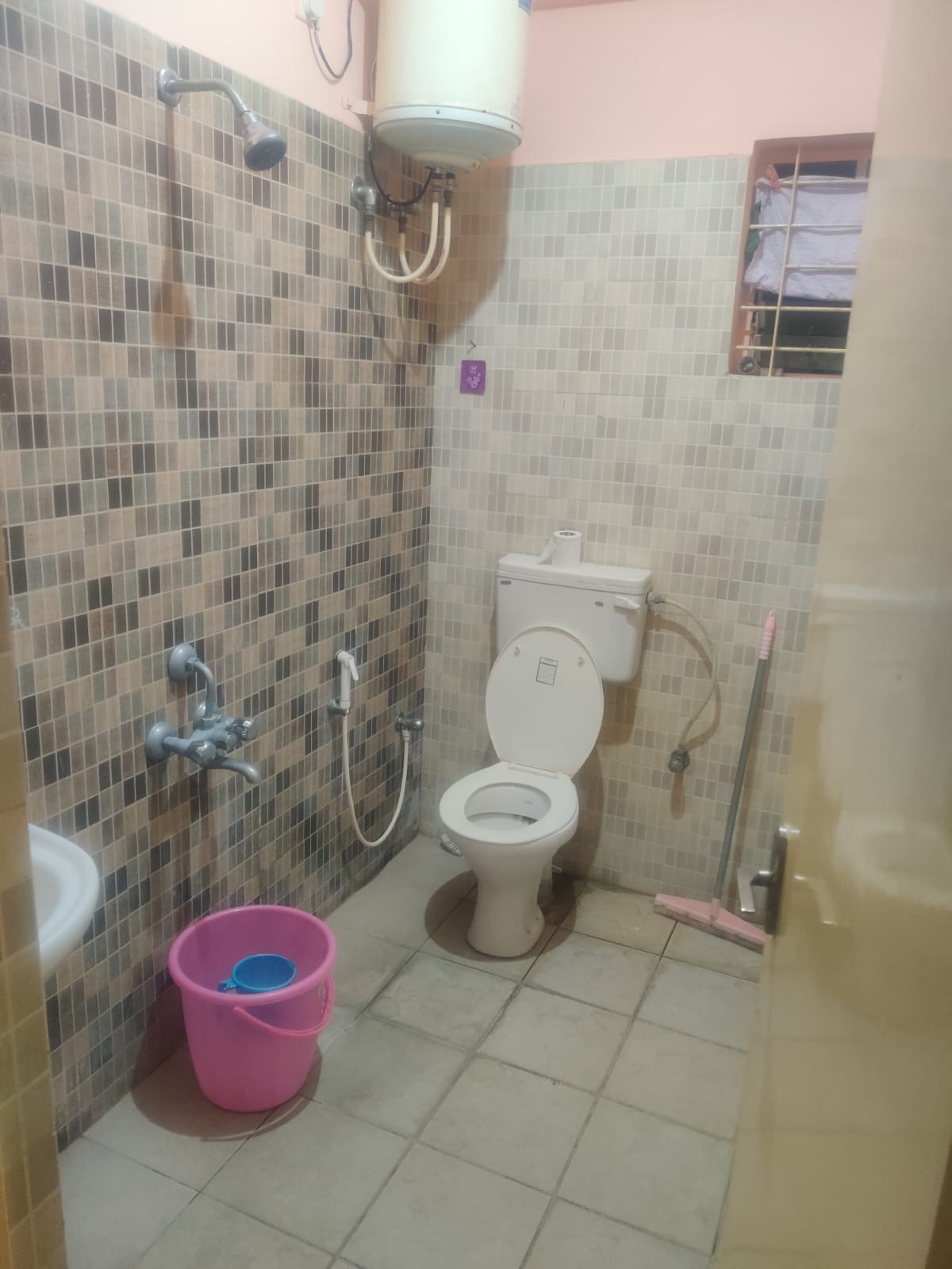 https://findmyroom-property-images-india.s3.ap-south-1.amazonaws.com/lpiuy-1704607075872-83672.jpeg