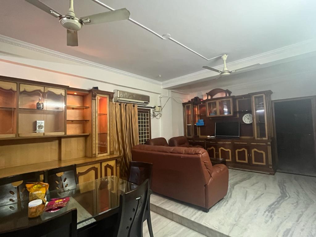 https://findmyroom-property-images-india.s3.ap-south-1.amazonaws.com/lsrge-1702306617393-75083.jpg