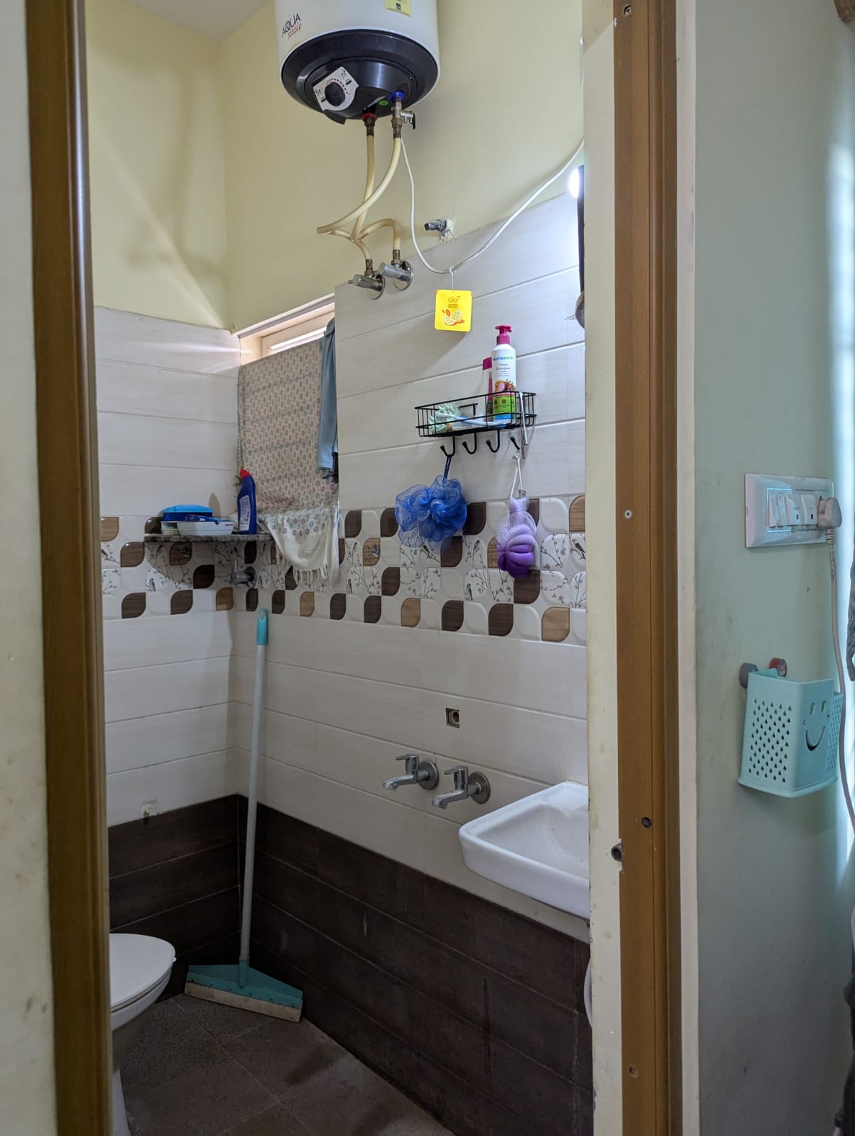 https://findmyroom-property-images-india.s3.ap-south-1.amazonaws.com/lxops-1747385768657-16835.jpg