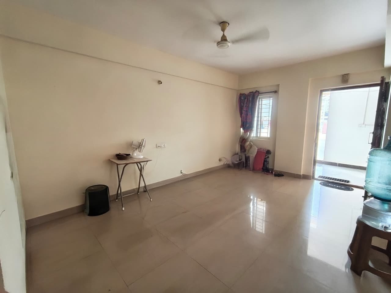 https://findmyroom-property-images-india.s3.ap-south-1.amazonaws.com/lynqz-1763125329361-02868