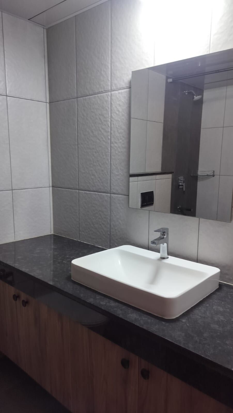 https://findmyroom-property-images-india.s3.ap-south-1.amazonaws.com/lzcsx-1748111915186-84303.jpg