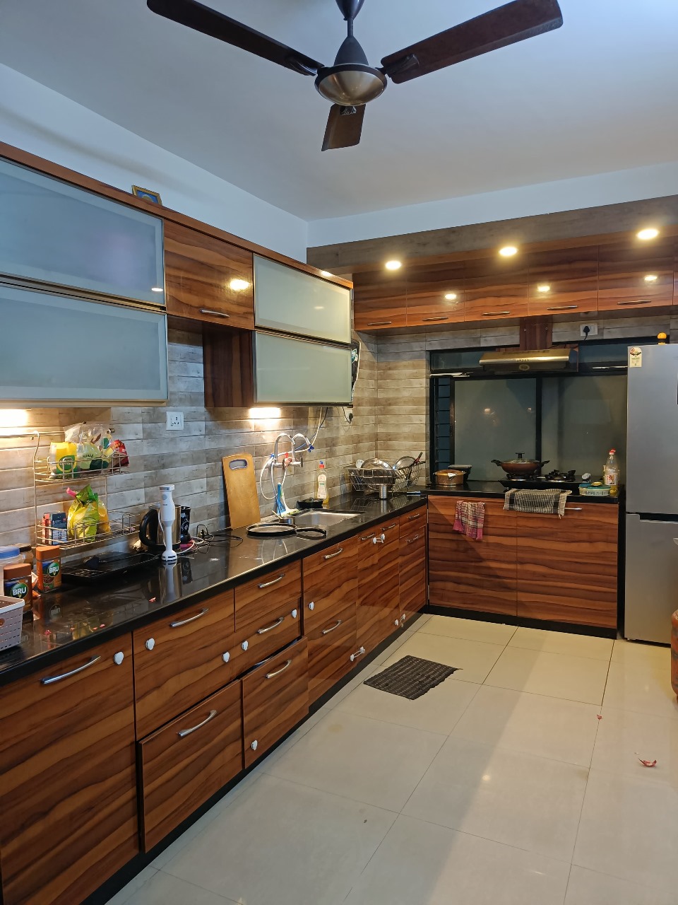 https://findmyroom-property-images-india.s3.ap-south-1.amazonaws.com/lzpzn-1738131669907-75840.jpg