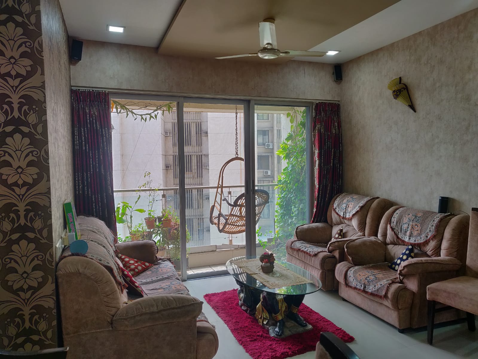 https://findmyroom-property-images-india.s3.ap-south-1.amazonaws.com/mddbl-1744999879674-31842.jpeg