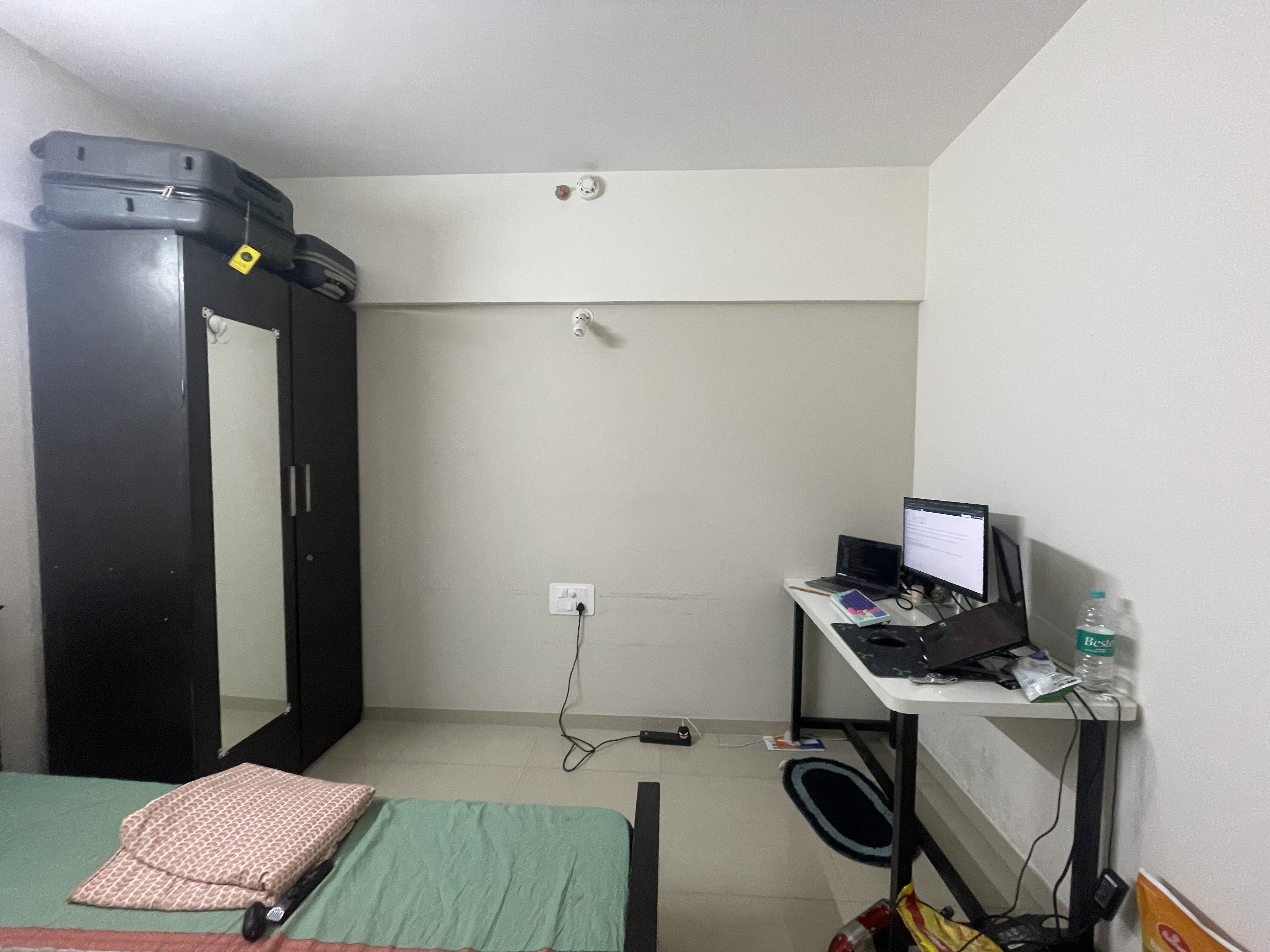 https://findmyroom-property-images-india.s3.ap-south-1.amazonaws.com/mfjfr-1738938597736-21278.jpeg