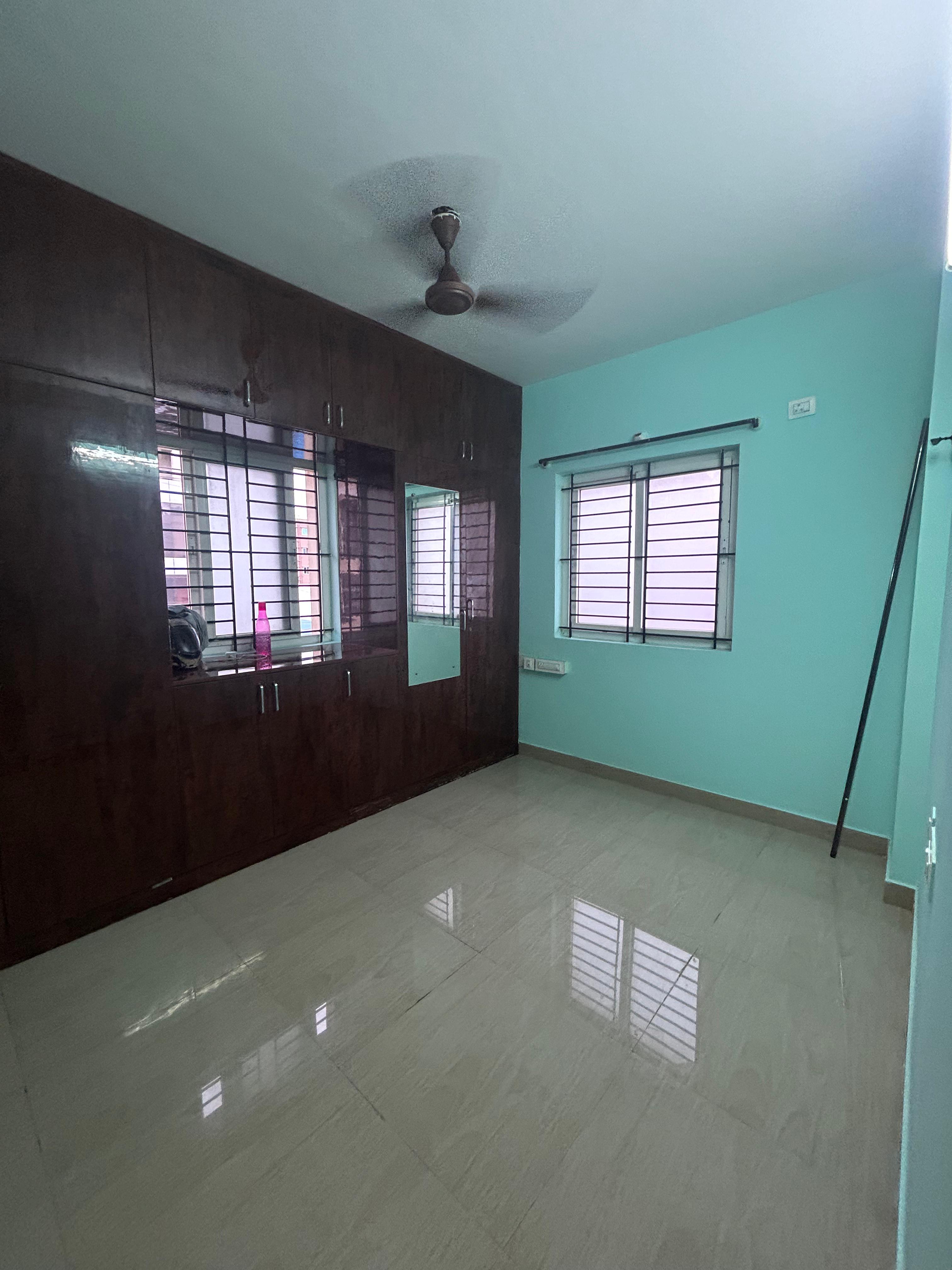 https://findmyroom-property-images-india.s3.ap-south-1.amazonaws.com/mfqaq-1723065977324-05341.jpeg