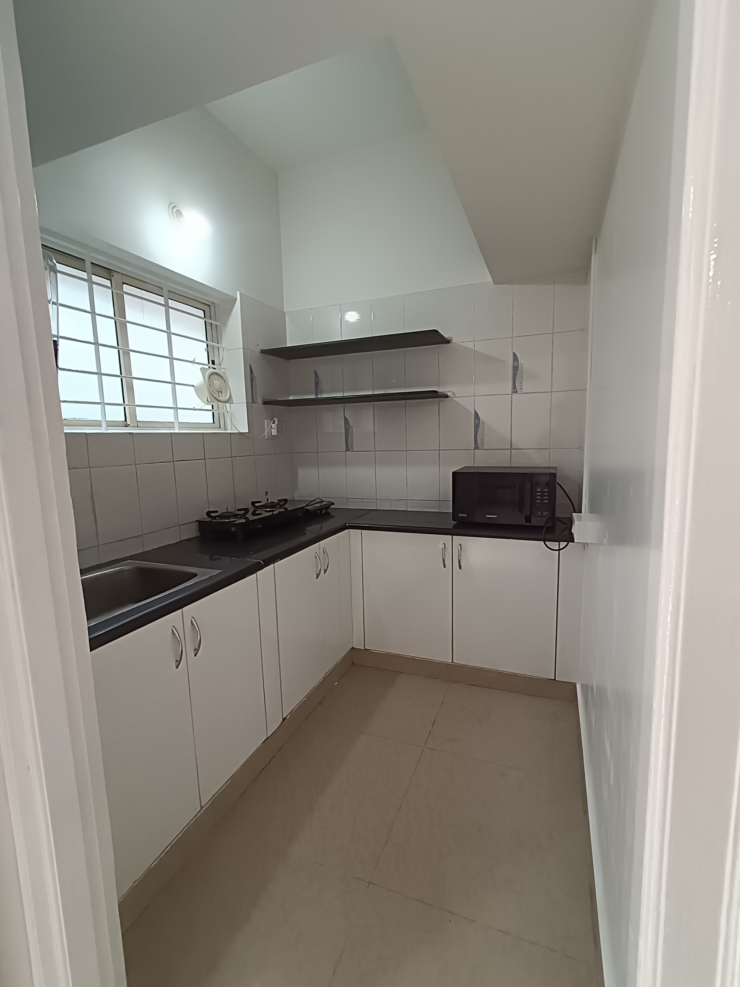 https://findmyroom-property-images-india.s3.ap-south-1.amazonaws.com/mjhyr-1747046480751-41756.jpg