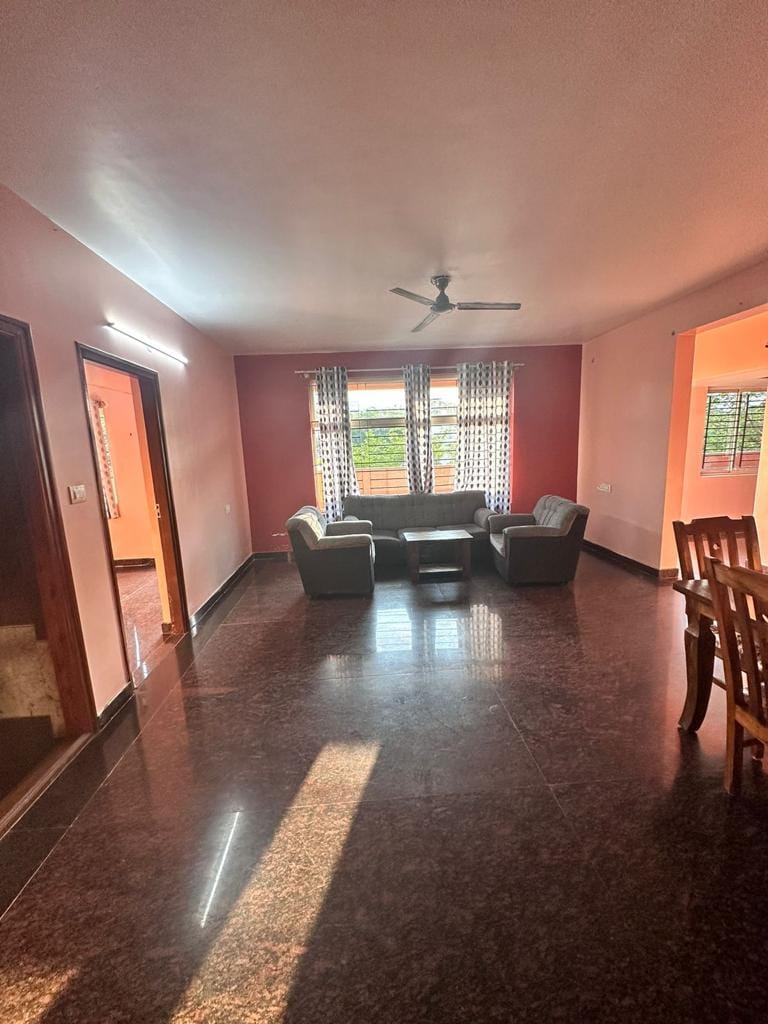 https://findmyroom-property-images-india.s3.ap-south-1.amazonaws.com/mjtkf-1711520747365-12167.jpg