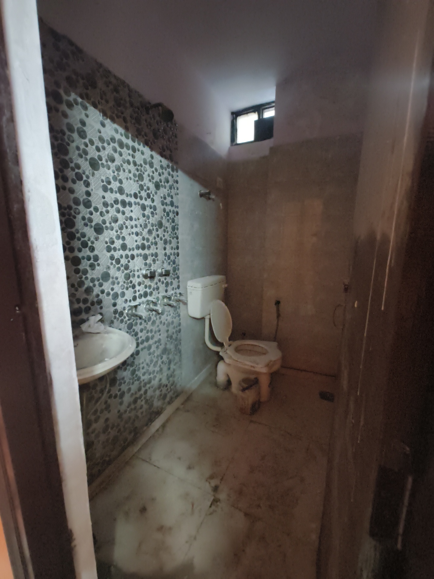 https://findmyroom-property-images-india.s3.ap-south-1.amazonaws.com/mlzrq-1742801440181-26455.jpg