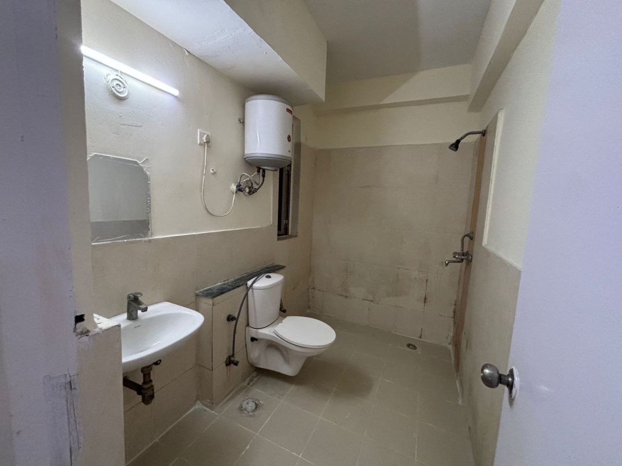 https://findmyroom-property-images-india.s3.ap-south-1.amazonaws.com/mnuqv-1729239142951-05568.jpg