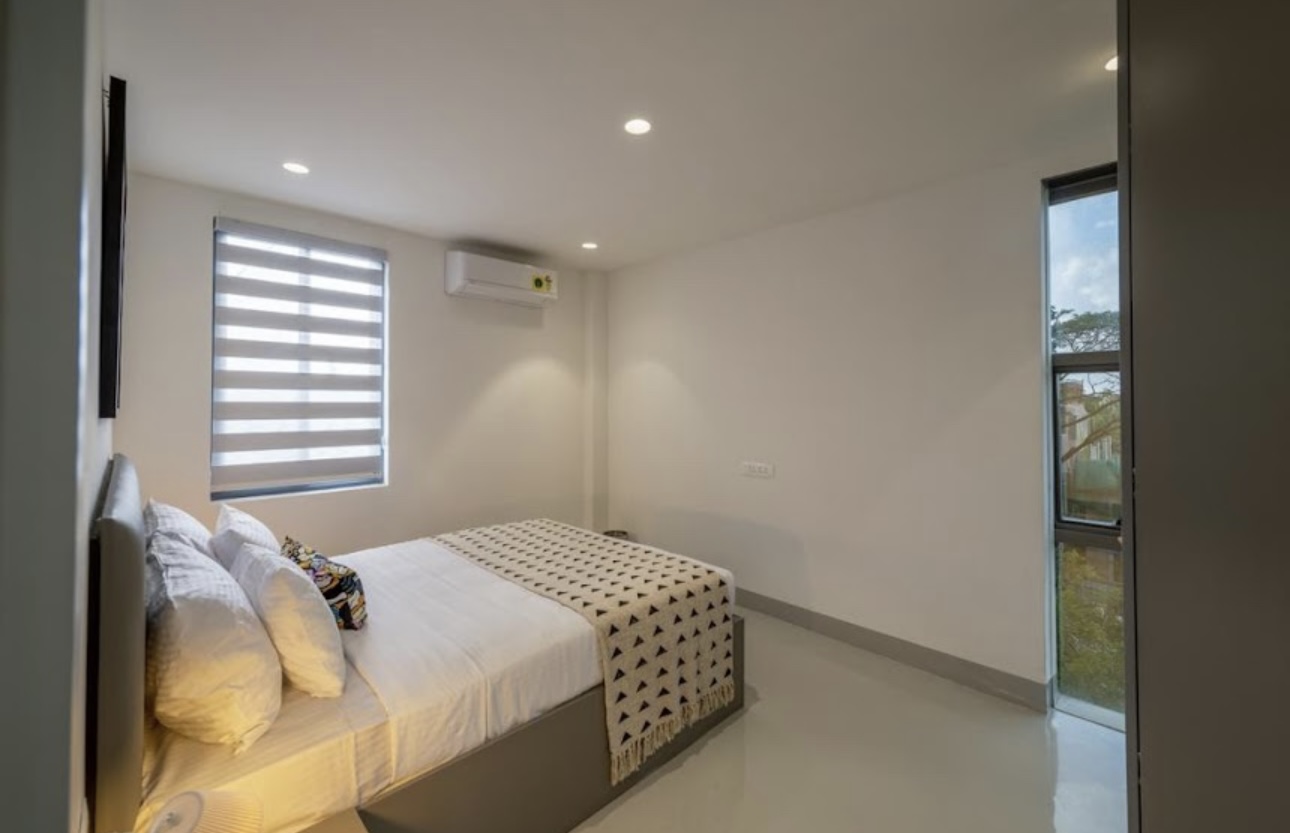 https://findmyroom-property-images-india.s3.ap-south-1.amazonaws.com/mrlpf-1759677512861-87438.jpeg