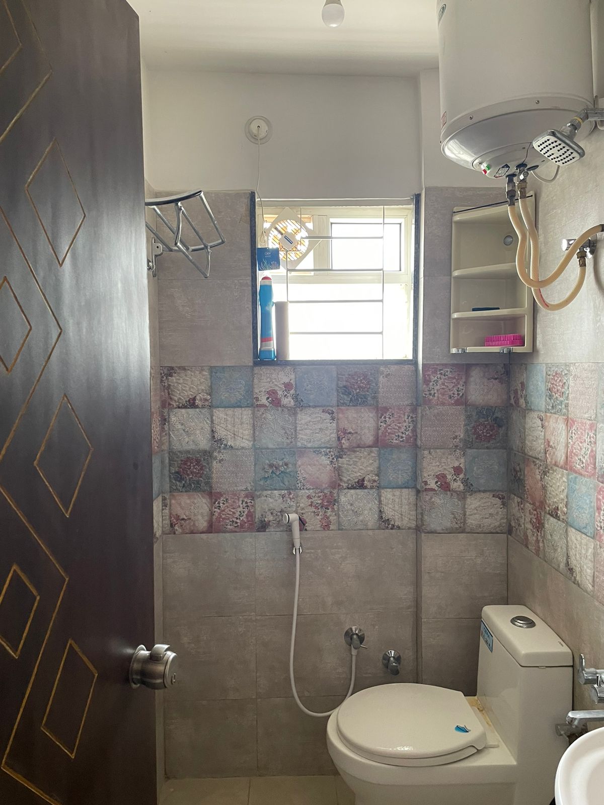 https://findmyroom-property-images-india.s3.ap-south-1.amazonaws.com/mrsmh-1688973536206-41016.jpeg