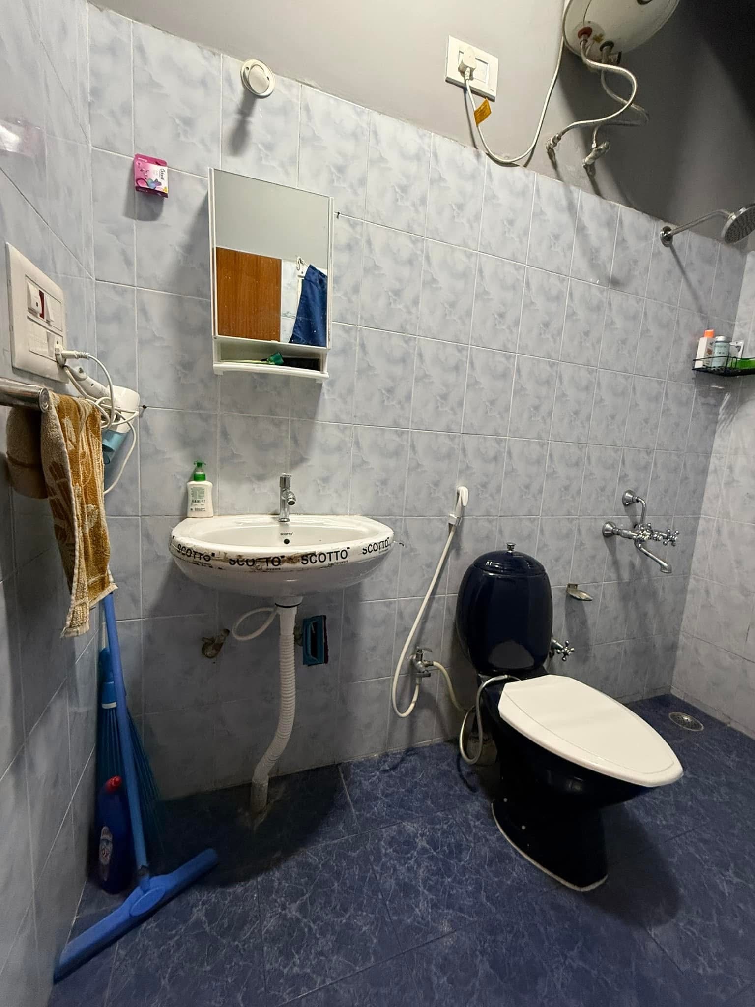 https://findmyroom-property-images-india.s3.ap-south-1.amazonaws.com/mteqh-1736707562861-07642.jpeg