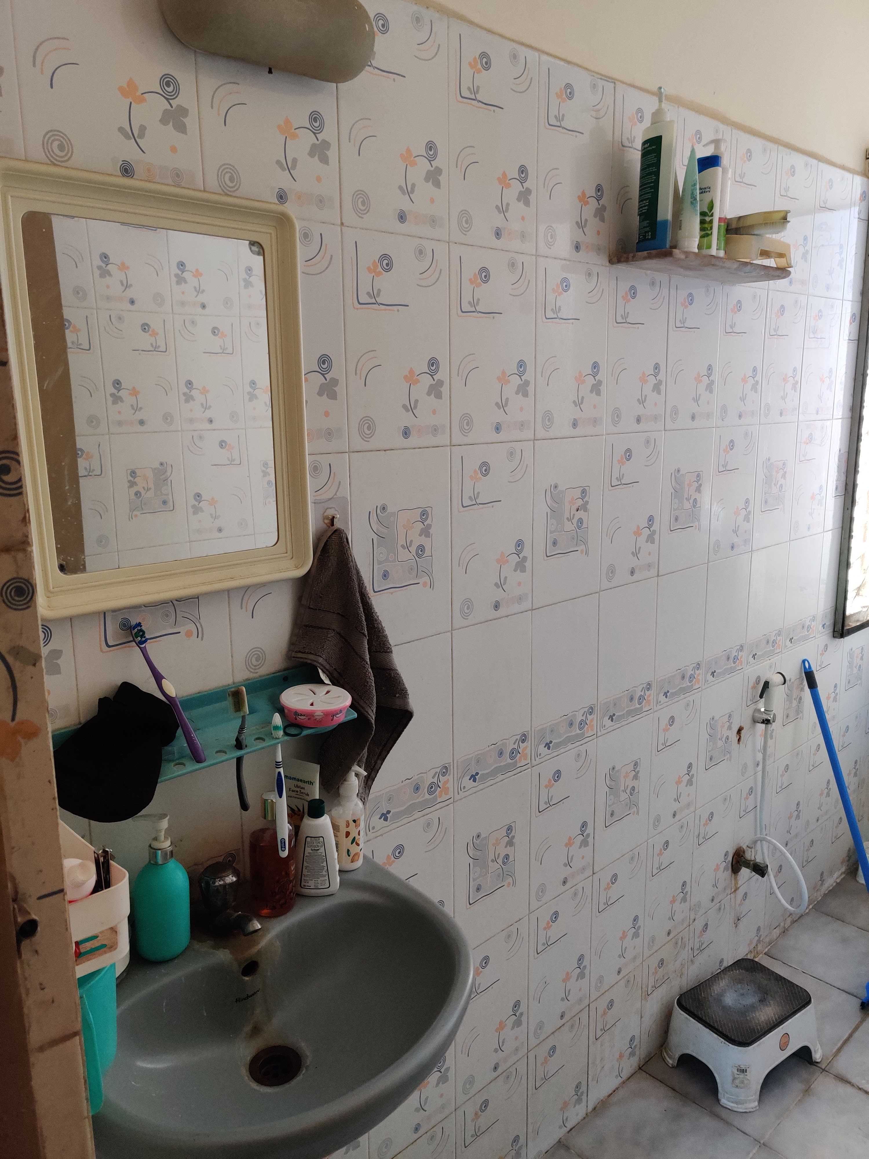 https://findmyroom-property-images-india.s3.ap-south-1.amazonaws.com/mtiss-1705230204540-13484.jpg