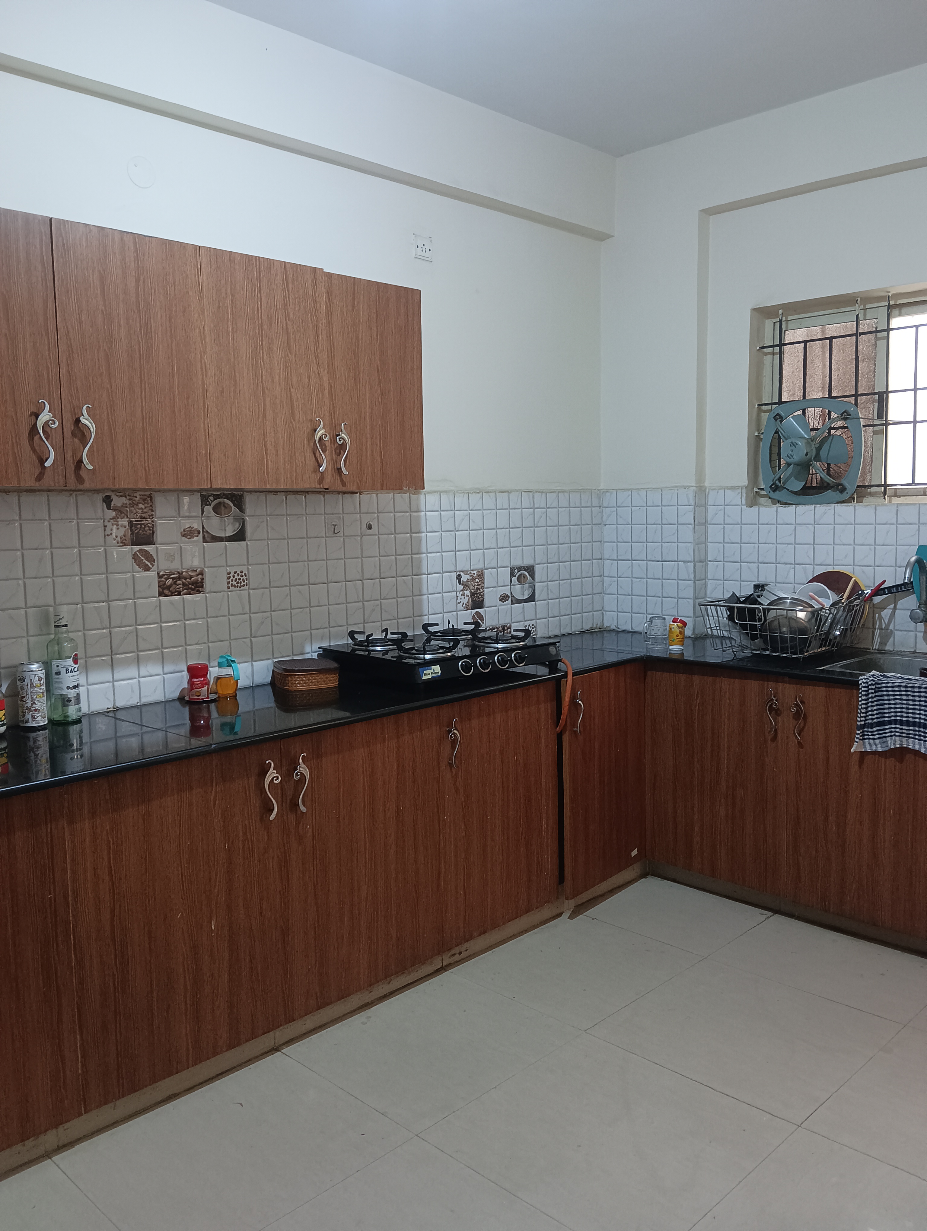 https://findmyroom-property-images-india.s3.ap-south-1.amazonaws.com/mudwf-1704448789180-46453.jpg