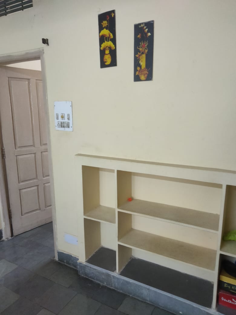 https://findmyroom-property-images-india.s3.ap-south-1.amazonaws.com/mvbxb-1745074854578-17780.jpg