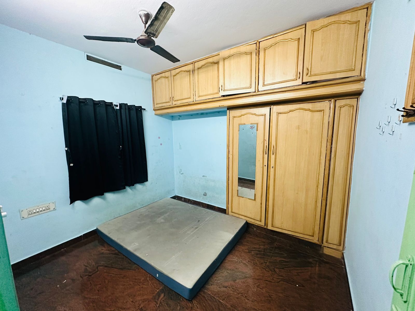 https://findmyroom-property-images-india.s3.ap-south-1.amazonaws.com/mxiqp-1697792168338-80608.jpg