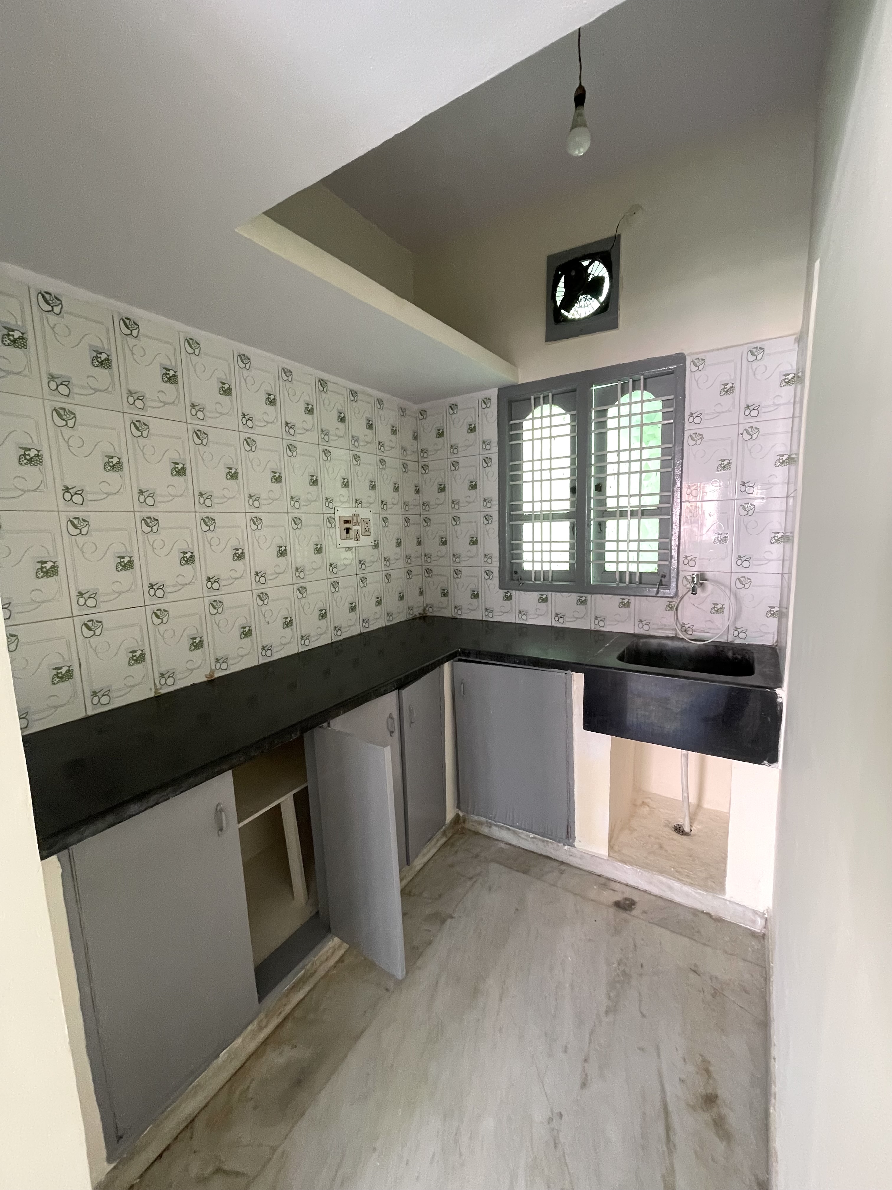 https://findmyroom-property-images-india.s3.ap-south-1.amazonaws.com/nbidj-1757746023388-47178.jpeg